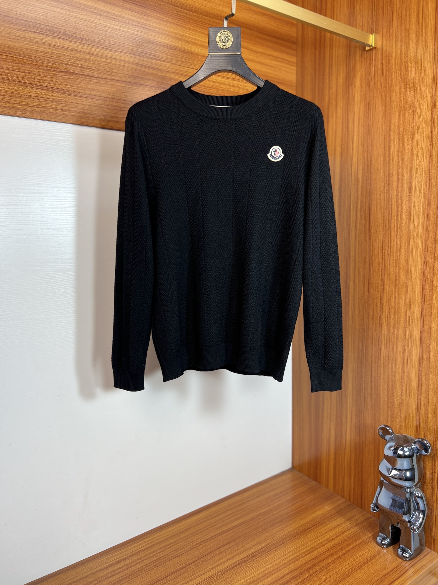 NO:614144,Moncler/Mongolian 2025 new autumn and winter new products, complete with three labels, round neck sweater, good product, no need to introduce too much, look at the details, counter size M-XXXL /140 recommended L,,Moncler,sweaters,alexander wang19860909Moncler/蒙口 2025年秋冬新品上新 三标齐全 圆领毛衣 好货不用过多介绍 看细节 专柜码数M-XXXL /140建议L,,Moncler,sweaters,alexander wang,Men's clothing