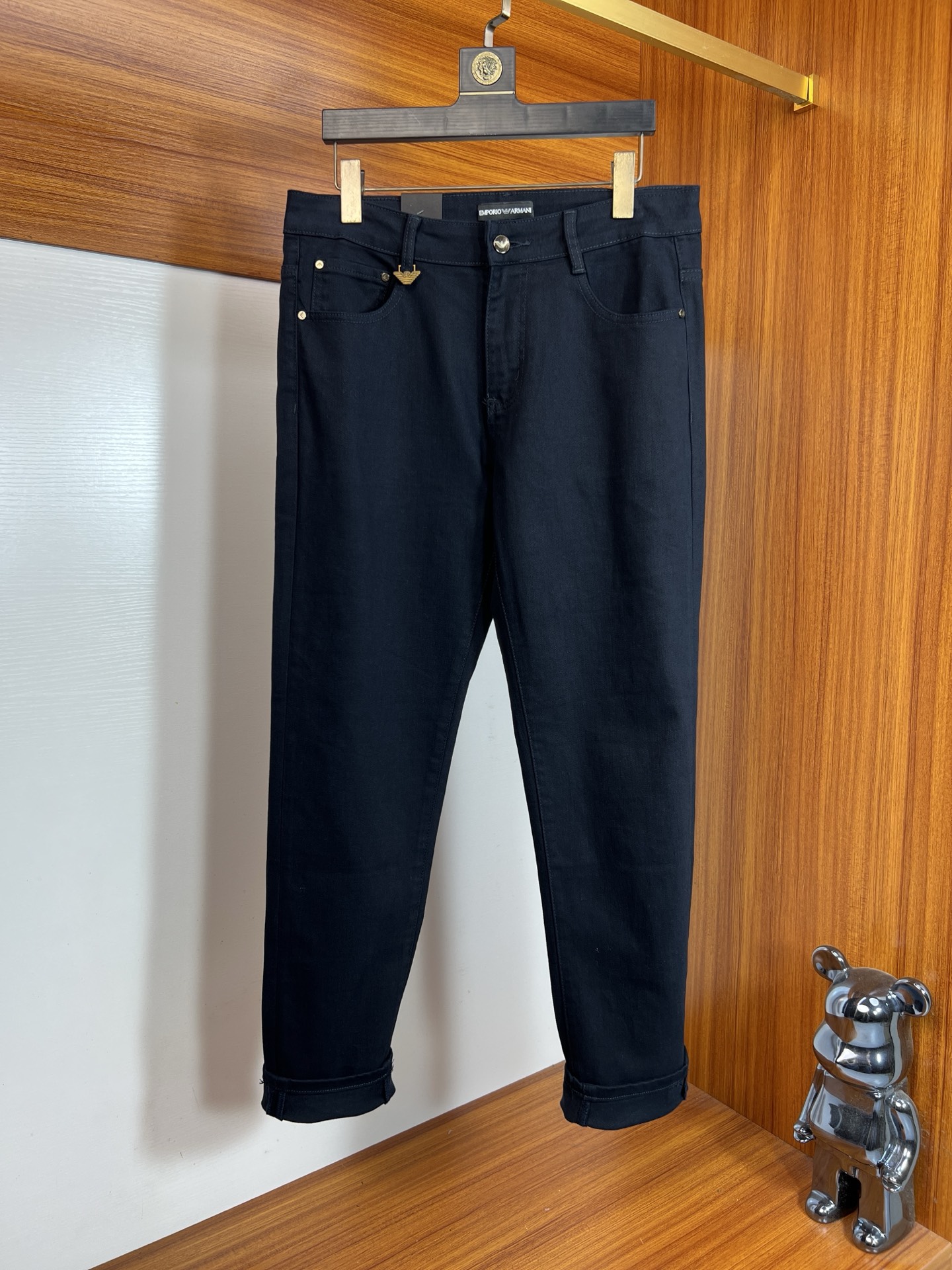 NO:690855,Armani/Armani 2025 autumn and winter new products, complete with three labels, jeans, good products, no need to introduce too much, look at the details, the counter size is 29-38/140, upper body size 32,,armani,armani,jeans,19860909Armani/阿玛尼 2025秋冬新品 三标齐全 牛仔裤 好货不用过多介绍 看细节 专柜码数29-38 /140上身32码,,armani,armani,jeans,,Men's clothing