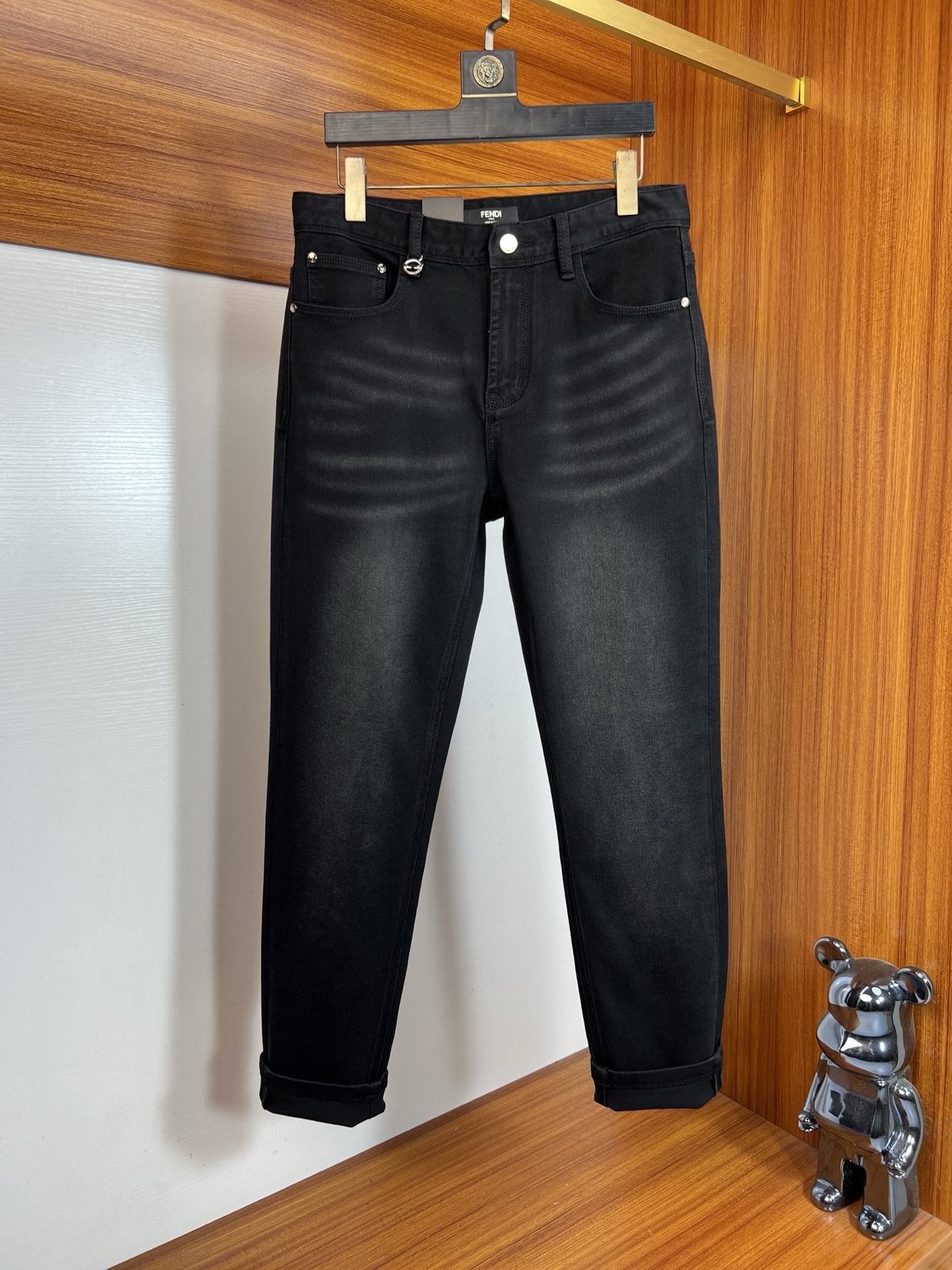 NO:624958,Fendi/Fendi 2025 autumn and winter new products, complete with three labels, jeans, good products, no need to introduce too much, look at the details, counter size 29-38/140 upper body size 32,,fendi,fendi,jeans,alexander wang19860909Fendi/芬迪 2025秋冬新品 三标齐全 牛仔裤 好货不用过多介绍 看细节 专柜码数29-38 /140上身32码,,fendi,fendi,jeans,alexander wang,Men's clothing