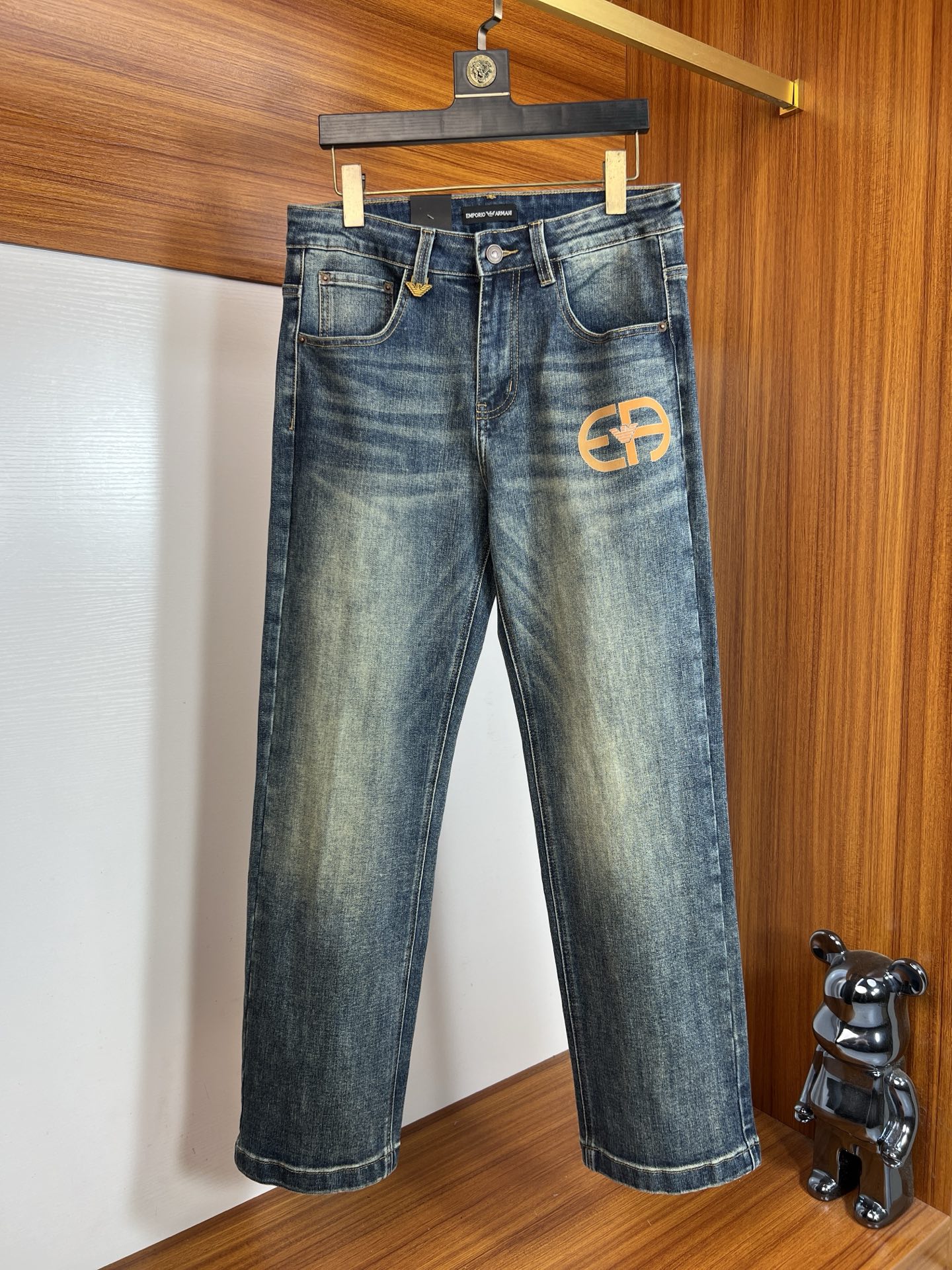 NO:624962,Armani/Armani 2025 autumn and winter new products, complete with three labels, jeans, good products, no need to introduce too much, look at the details, counter size 29-38/140, upper body size 32,,armani,armani,jeans,alexander wang19860909Armani/阿玛尼 2025秋冬新品 三标齐全 牛仔裤 好货不用过多介绍 看细节 专柜码数29-38 /140上身32码,,armani,armani,jeans,alexander wang,Men's clothing