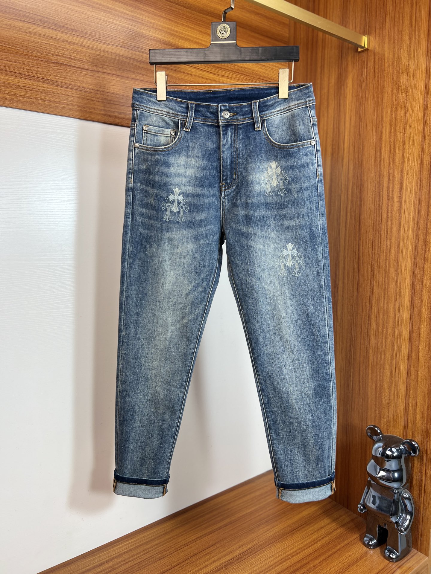 NO:628284,Ch/Chrome Hearts 2025 Autumn and Winter New Products, Complete Three Labels, Jeans, Good Goods, No Need for Too Much Introduction, Look at the Details, Counter Sizes 28-38, 175/140, Upper Body Size 32,,chrome hearts,jeans,alexander wang19860909Ch/克罗心 2025秋冬新品 三标齐全 牛仔裤 好货不用过多介绍 看细节 专柜码数28-38 175/140上身32码,,chrome hearts,jeans,alexander wang,Men's clothing