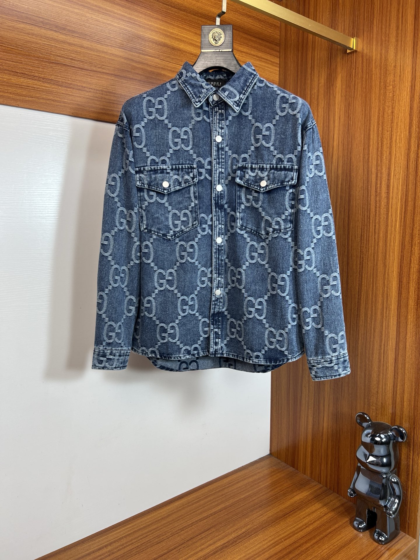 NO:628367,Gucci/Gucci 2025 autumn and winter new products, complete with three labels, denim jackets, jackets, good products, no need to introduce too much, look at the details, counter size M-XXXL 175/140, recommended L,,gucci,jackets & coats,jackets & coats,alexander wang19860909Gucci/古奇 2025年秋冬新品上新 三标齐全 牛仔衣外套夹克 好货不用过多介绍 看细节 专柜码数M-XXXL 175/140建议L,,gucci,jackets & coats,jackets & coats,alexander wang,Men's clothing