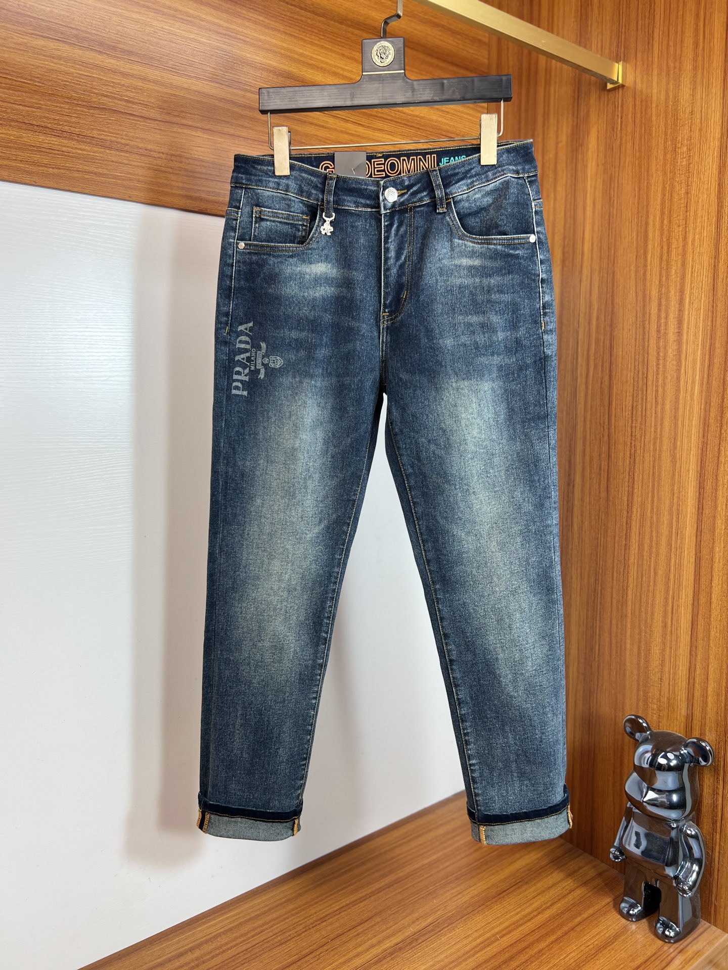 NO:628298,Prada/Prada 2025 autumn and winter new products, complete with three labels, jeans, good products, no need to introduce too much, look at the details, counter size 28-38, 175/140 upper body size 32,, prada, prada, jeans, alexander wang19860909Prada/普拉达 2025秋冬新品 三标齐全 牛仔裤 好货不用过多介绍 看细节 专柜码数28-38 175/140上身32码,,prada,prada,jeans,alexander wang,Men's clothing