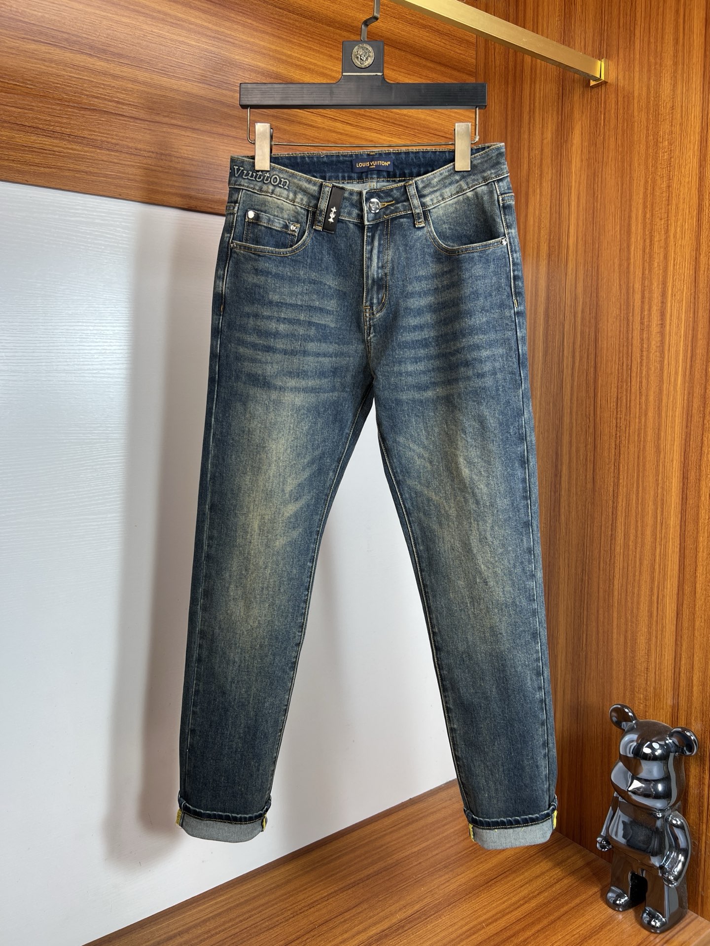 NO:661395,LV/Louis Vuitton 2025 autumn and winter new products, complete with three labels, jeans, good products, no need to introduce too much, look at the details, counter size 29-38, 175/140 upper body size 32,, louis vuitton, louis vuitton, jeans,  19860909LV/路易威登 2025秋冬新品 三标齐全 牛仔裤 好货不用过多介绍 看细节 专柜码数29-38 175/140上身32码,,louis vuitton,louis vuitton,jeans, ,Men's clothing