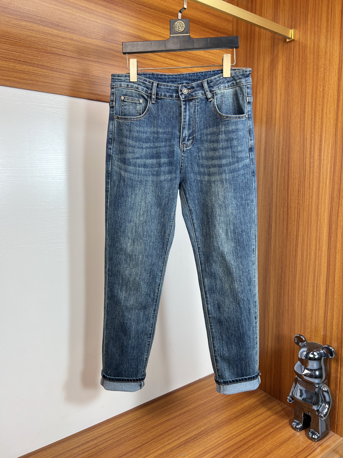 NO:661373,LV/Louis Vuitton 2025 autumn and winter new products, complete with three labels, jeans, good products, no need to introduce too much, look at the details, counter size 29-38, 175/140 upper body size 32,, louis vuitton, louis vuitton, jeans,  19860909LV/路易威登 2025秋冬新品 三标齐全 牛仔裤 好货不用过多介绍 看细节 专柜码数29-38 175/140上身32码,,louis vuitton,louis vuitton,jeans, ,Men's clothing