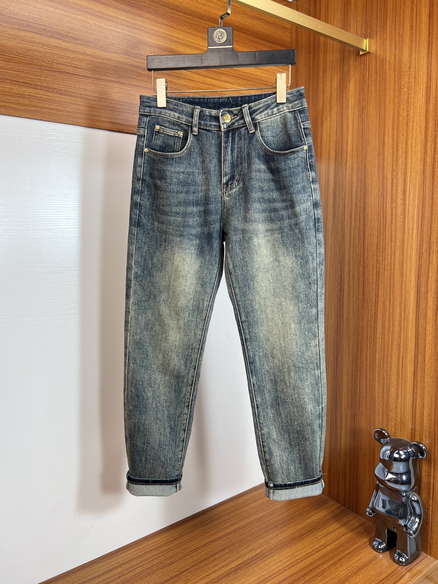 NO:656965,Gucci/Gucci 2025 autumn and winter new products, complete with three labels, jeans, good products, no need to introduce too much, look at the details, counter size 29-38, 175/140 upper body size 32,,gucci,jeans,alexander wang19860909Gucci/古奇 2025秋冬新品 三标齐全 牛仔裤 好货不用过多介绍 看细节 专柜码数29-38 175/140上身32码,,gucci,jeans,alexander wang,Men's clothing