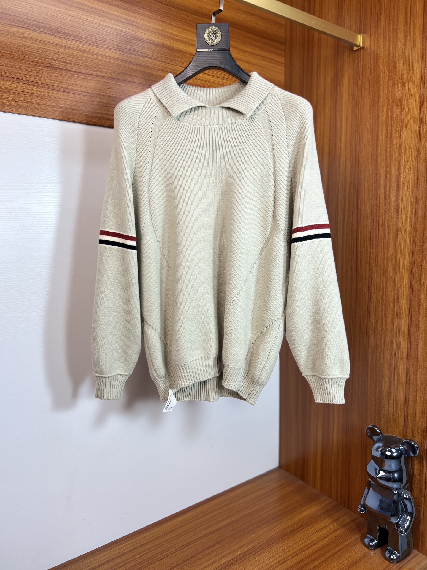NO:656999,TB 2025 autumn and winter new products, complete with three labels, lapel sweater, good product, no need to introduce too much, look at the details, counter size M-XXXL 175/140, recommended L,,sweaters,alexander wang19860909TB 2025年秋冬新品上新 三标齐全 翻领毛衣 好货不用过多介绍 看细节 专柜码数M-XXXL 175/140建议L,,sweaters,alexander wang,Men's clothing