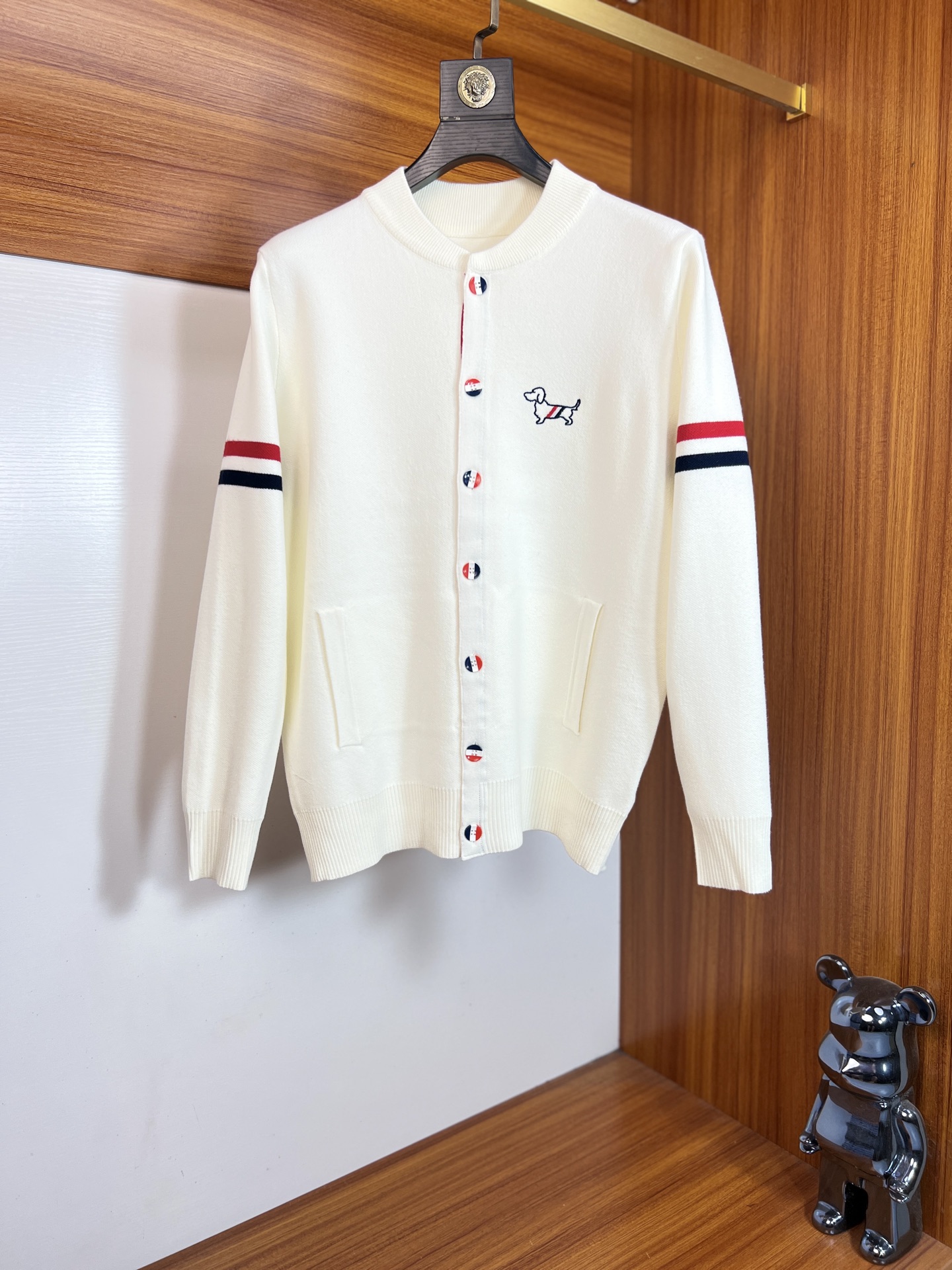 NO:657003,TB 2025 autumn and winter new products, complete with three labels, cardigans and sweaters, good products without too much introduction, look at the details, counter size M-XXXL 175/140, recommended L,,sweaters,alexander wang19860909TB 2025年秋冬新品上新 三标齐全 开衫毛衣 好货不用过多介绍 看细节 专柜码数M-XXXL 175/140建议L,,sweaters,alexander wang,Men's clothing