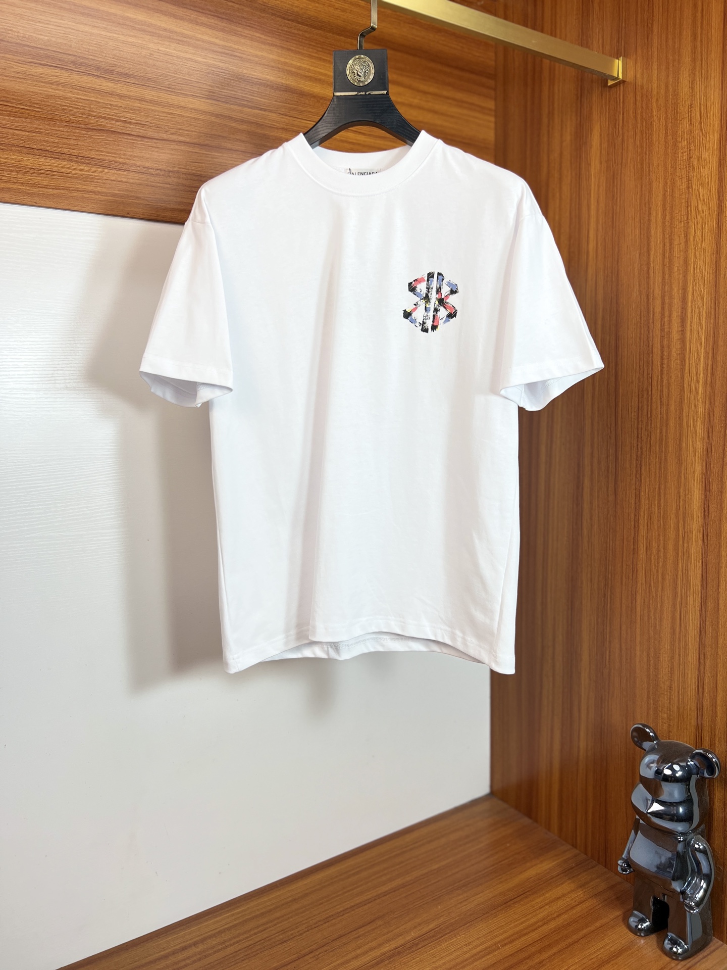 NO:685163,Balenciaga/Balenciaga 2026 spring and summer new products, complete with three labels, pure cotton round neck T-shirt, good product without too much introduction, look at the details, counter size S-XXL 175/140, recommended M,, balenciaga, balenciaga, tees, t-shirt,19860909Balenciaga/巴黎世家 2026年春夏新品上新 三标齐全 纯棉圆领T恤 好货不用过多介绍 看细节 专柜码数S-XXL 175/140建议M,,balenciaga,balenciaga,tees，t-shirt,,Men's clothing