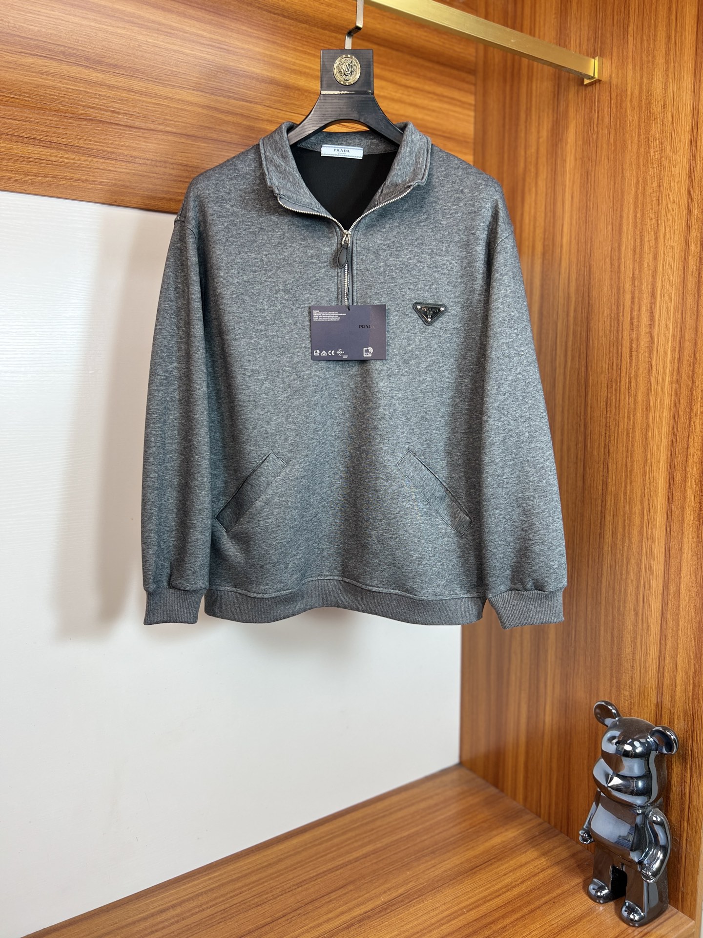 NO:691817,Prada/Prada 2025 new autumn and winter new products, complete with three labels, sweatshirts, good products, no need to introduce too much, look at the details, counter size M-XXXL 175/140, recommended L,, prada, prada, hoodie, sweatshirts,19860909Prada/普拉达 2025年秋冬新品上新 三标齐全 卫衣 好货不用过多介绍 看细节 专柜码数M-XXXL 175/140建议L,,prada,prada,hoodie,sweatshirts,,Men's clothing