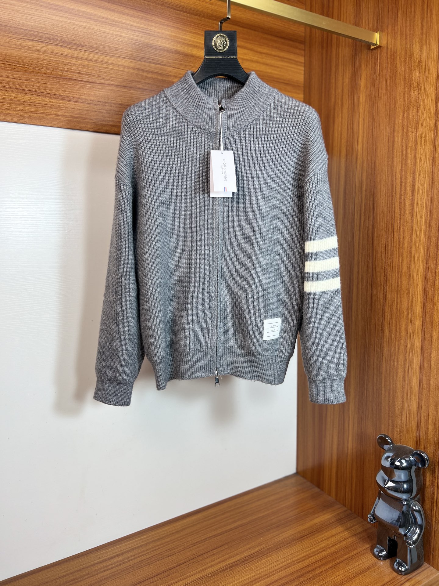 NO:691819,TB 2025 autumn and winter new products, complete with three labels, cardigans, sweaters and jackets, good products that don’t need to be introduced too much, look at the details, counter size M-XXL 175/140, recommended L,, jackets & coats, sweaters,19860909TB 2025年秋冬新品上新 三标齐全 开衫毛衣外套 好货不用过多介绍 看细节 专柜码数M-XXL 175/140建议L,,jackets & coats,sweaters,,Men's clothing