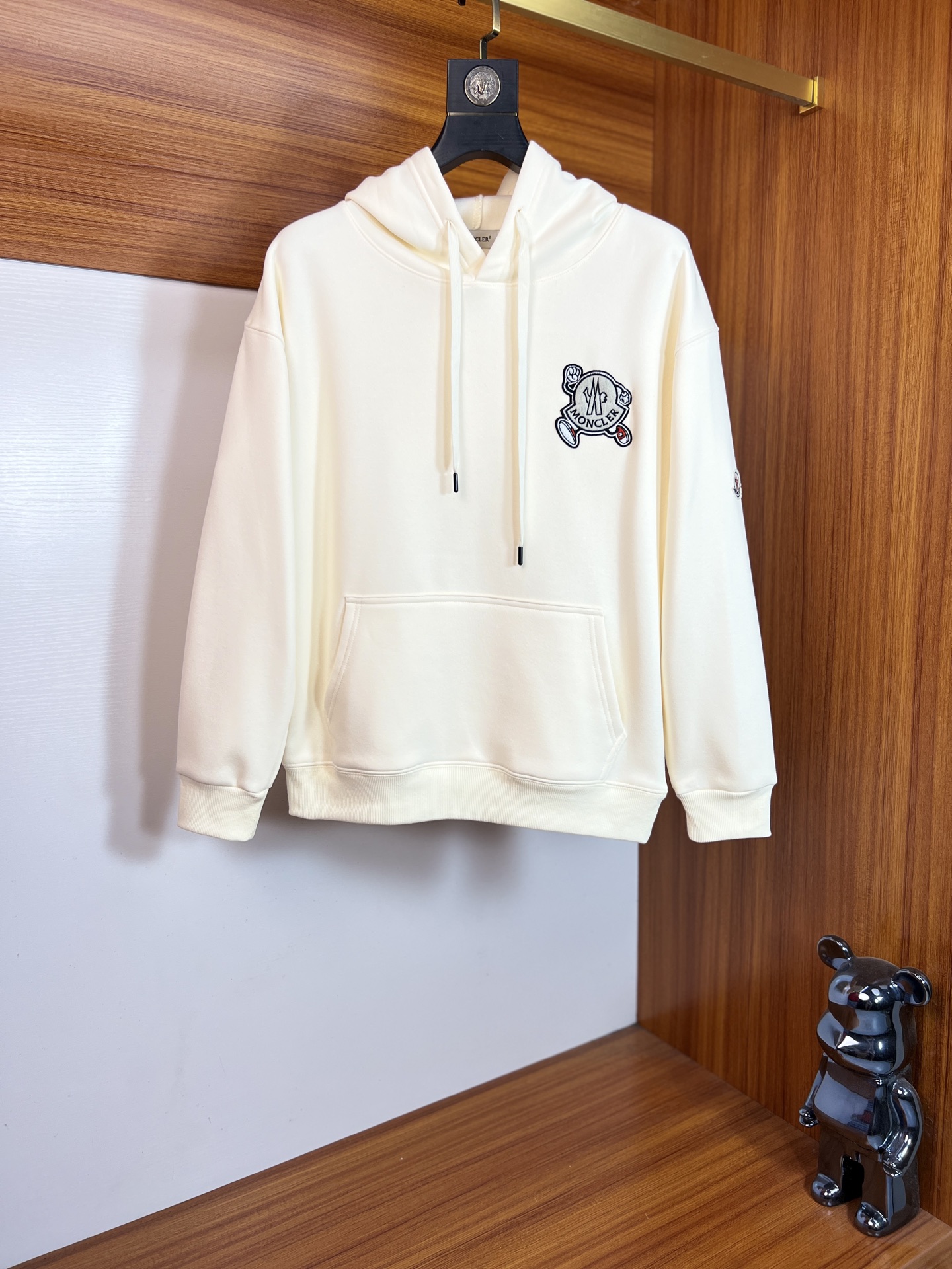 NO:691808,Moncler/Mongolia 2025 new autumn and winter new products, complete with three labels, plus velvet and thickened hooded sweatshirt, good product without too much introduction, look at the details, counter size M-XXXL 175/recommended L,,Moncler,hoodie,sweatshirts,hats,19860909Moncler/蒙口 2025年秋冬新品上新 三标齐全 加绒加厚连帽卫衣 好货不用过多介绍 看细节 专柜码数M-XXXL 175/建议L,,Moncler,hoodie,sweatshirts,hats,,Men's clothing