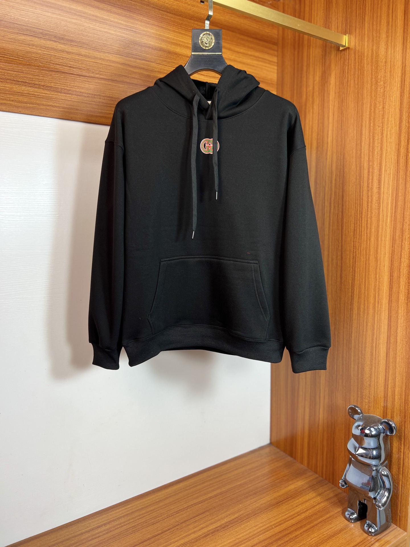NO:691811,Gucci/Gucci 2025 new autumn and winter new products, complete with three labels, plus velvet and thickened hooded sweatshirt. Good product, no need to introduce too much. Look at the details. Counter size M-XXXL 175/recommended L,,gucci,hoodie,sweatshirts,hats,19860909Gucci/古奇 2025年秋冬新品上新 三标齐全 加绒加厚连帽卫衣 好货不用过多介绍 看细节 专柜码数M-XXXL 175/建议L,,gucci,hoodie,sweatshirts,hats,,Men's clothing