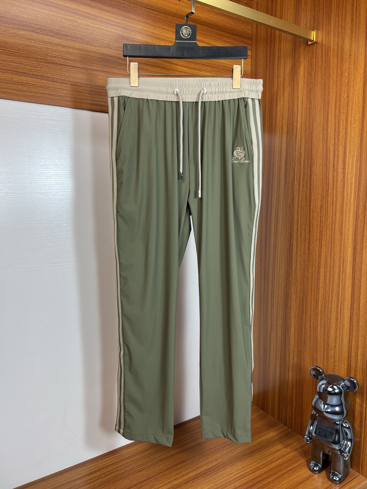 NO:735707,LP 1956 spring and summer new products, complete with three standards, fashionable casual suits, good products, no need to introduce too much, look at the details, counter size M-XXXL / Recommended L,, loro piana,19860909LP 1956春夏新品 三标齐全 时尚休闲套装 好货不用过多介绍 看细节 专柜码数 M-XXXL /建议L,,loro piana,,Men's clothing