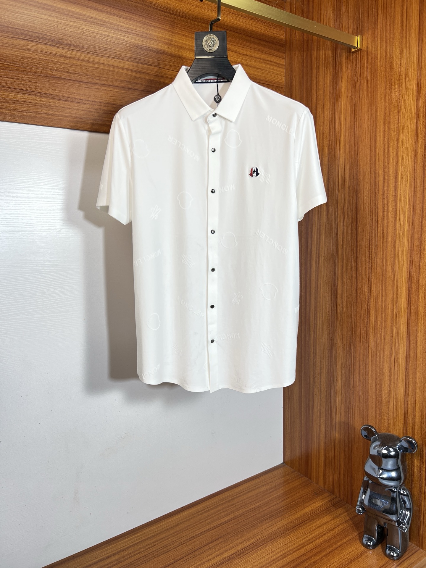 NO:773965,Moncler/Mongolia 2026 spring and summer new products, complete with three labels, shirts, good products, no need to introduce too much, look at the details, counter size M-XXXL 175/140, recommended L,, Moncler, shirts,19860909Moncler/蒙口 2026年春夏新品上新 三标齐全 衬衫 好货不用过多介绍 看细节 专柜码数M-XXXL 175/140建议L,,Moncler,shirts,,Men's clothing