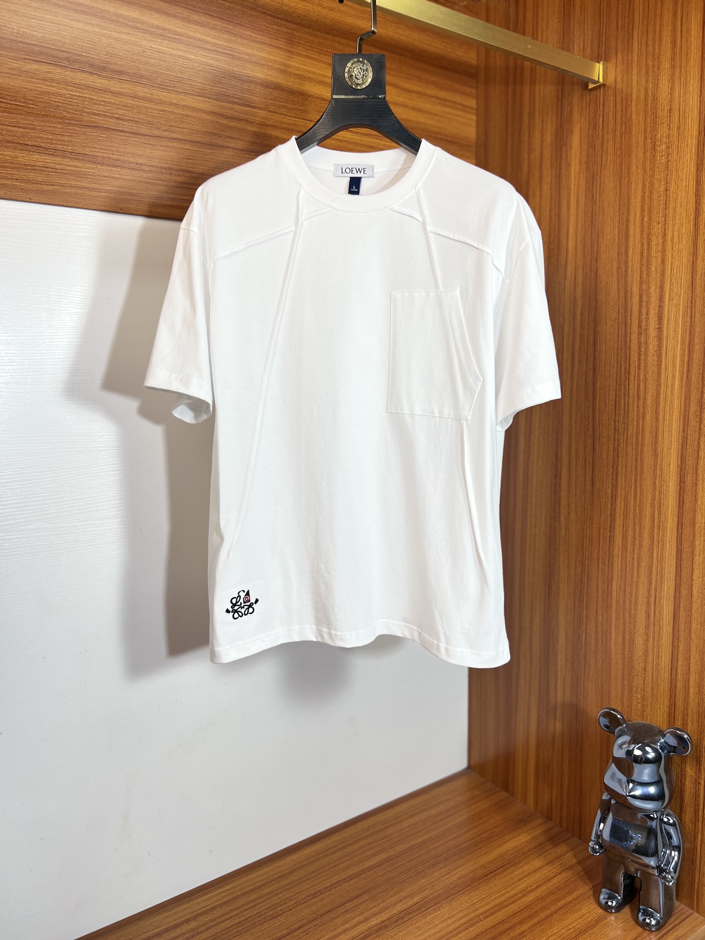 NO:773908,Loewe/Luo Yiwei 2026 spring and summer new products, complete with three labels, round neck short-sleeved T-shirt, good product, no need to introduce too much, look at the details, counter size M-XXXL 175/140, recommended L,, loewe, loewe, T-shirt, tees, t-shirt,19860909Loewe/罗意威 2026年春夏新品上新 三标齐全 圆领短袖T恤 好货不用过多介绍 看细节 专柜码数M-XXXL 175/140建议L,,loewe,loewe,T-shirt,tees，t-shirt,,Men's clothing