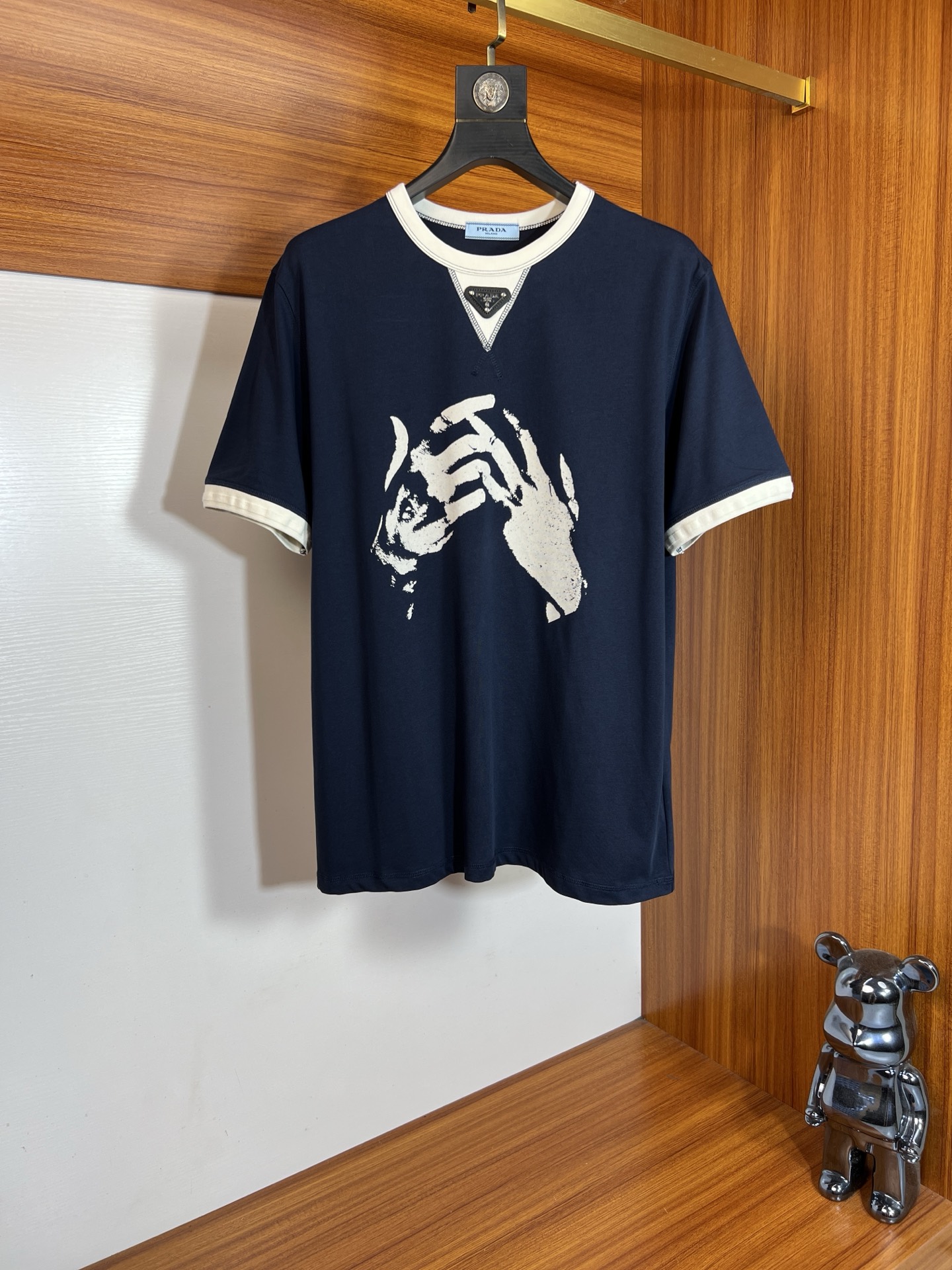NO:773916,prada/Prada 2026 spring and summer new products, complete with three labels, round neck short-sleeved T-shirt, good product, no need to introduce too much, look at the details, counter size M-XXXL 175/140, recommended L,, prada, prada, T-shirt, tees, t-shirt,19860909prada/普拉达 2026年春夏新品上新 三标齐全 圆领短袖T恤 好货不用过多介绍 看细节 专柜码数M-XXXL 175/140建议L,,prada,prada,T-shirt,tees，t-shirt,,Men's clothing