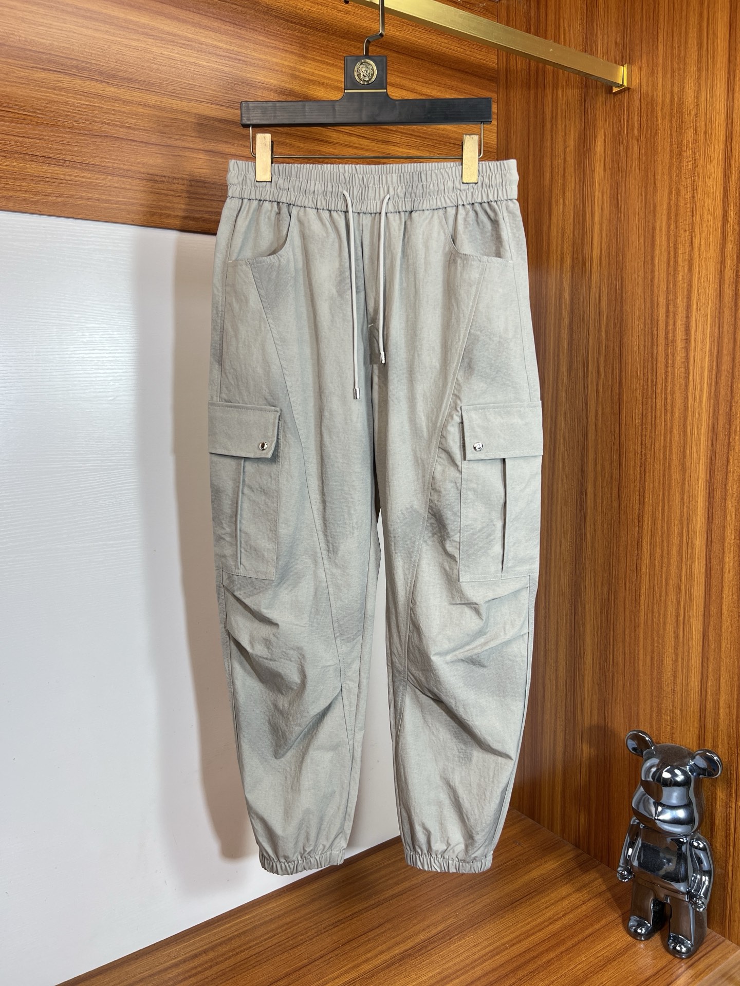 NO:776327,prada/Prada 2026 spring and summer new products, complete with three labels, casual pants, good products, no need to introduce too much, look at the details, counter size 29-36, no 35, 175/140 upper body recommended 31,, prada, prada,19860909prada/普拉达 2026春夏新品 三标齐全 休闲裤 好货不用过多介绍 看细节 专柜码数29-36 无35 175/140上身建议31,,prada,prada,,Men's clothing