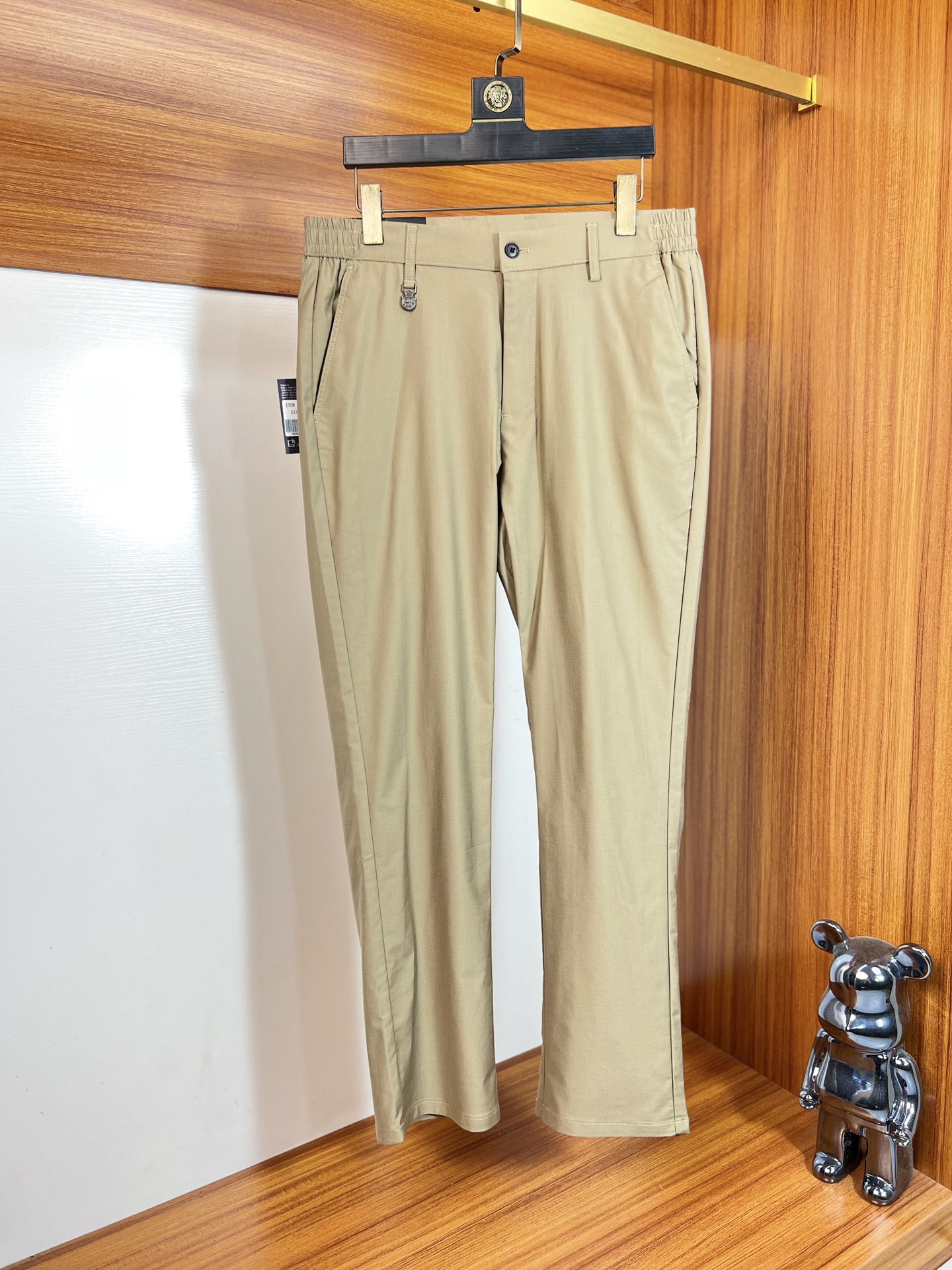 NO:833307,prada/Prada 2026 spring and summer new products, complete with three labels, trousers, casual pants, good products, no need to introduce too much, look at the details, counter size 30-40, no 35 37 39 / upper body 32,, prada, prada,19860909prada/普拉达 2026春夏新品 三标齐全 西裤 休闲裤 好货不用过多介绍 看细节 专柜码数30-40无35 37 39 /上身32,,prada,prada,,Men's clothing