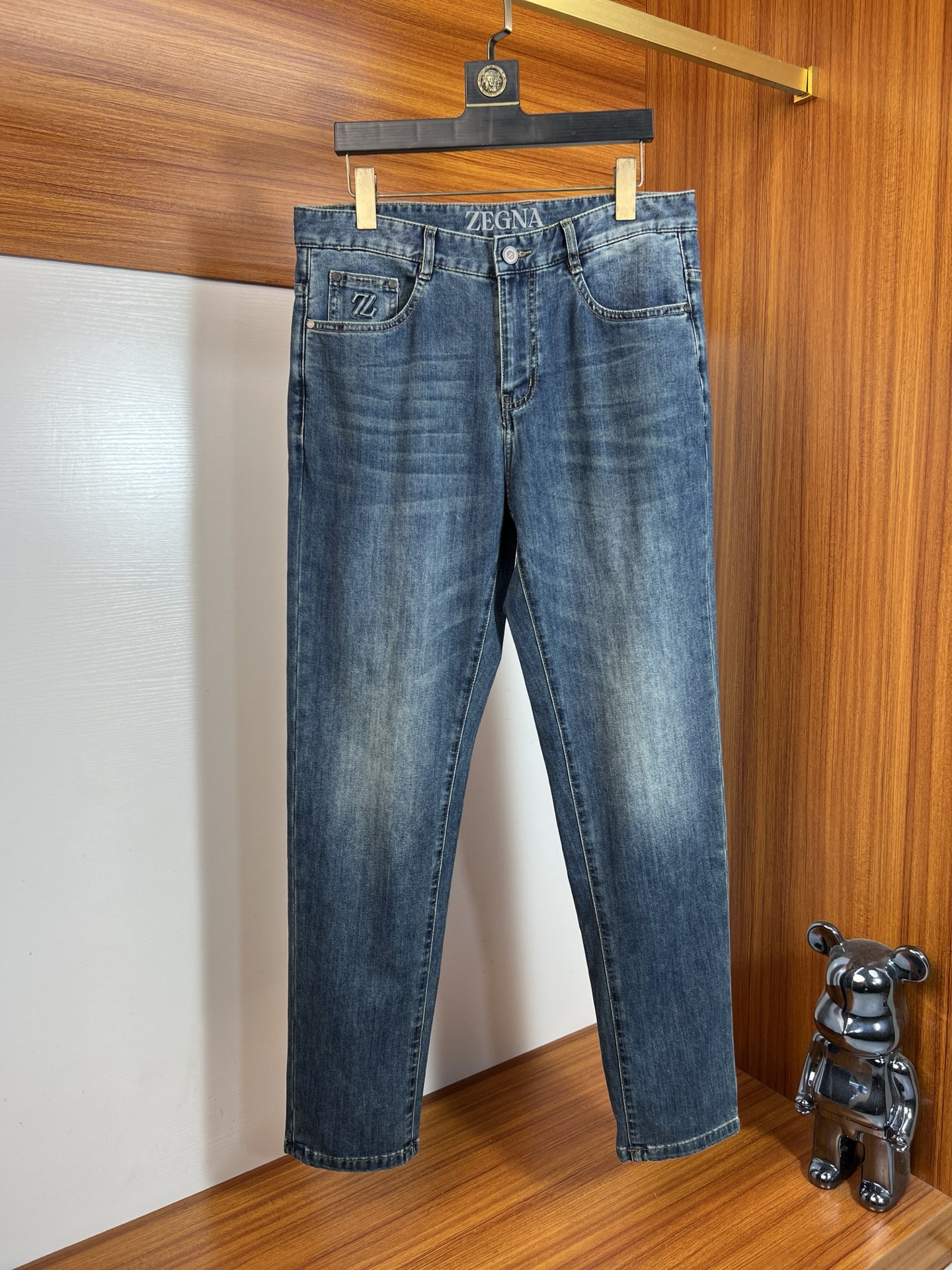 NO:833321,Zegna 2026 spring and summer new products, complete with three labels, jeans, good products, no need to introduce too much, look at the details, counter size 30-40, no 35 37 39 / upper body 32,,zegna,jeans,19860909杰尼亚 2026春夏新品 三标齐全 牛仔裤 好货不用过多介绍 看细节 专柜码数30-40无35 37 39 /上身32,,zegna,jeans,,Men's clothing