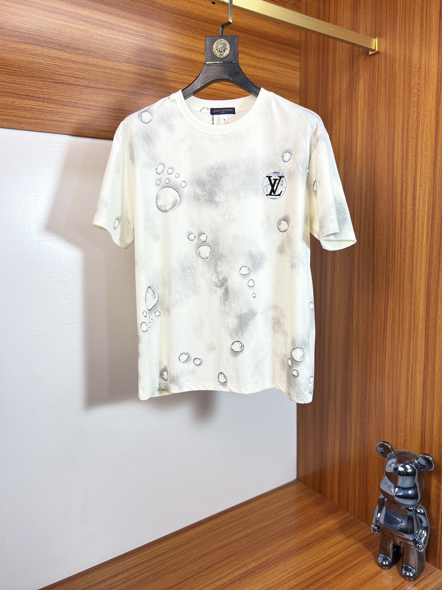 NO:835267,LV/Louis Vuitton 2026 spring and summer new products, complete with three labels, round neck short-sleeved T-shirt, good product, no need to introduce too much, look at the details, counter size M-XXXL / recommended L,, louis vuitton, louis vuitton, T-shirt, tees, t-shirt,19860909LV/路易威登 2026年春夏新品上新 三标齐全 圆领短袖T恤 好货不用过多介绍 看细节 专柜码数M-XXXL /建议L,,louis vuitton,louis vuitton,T-shirt,tees，t-shirt,,Men's clothing