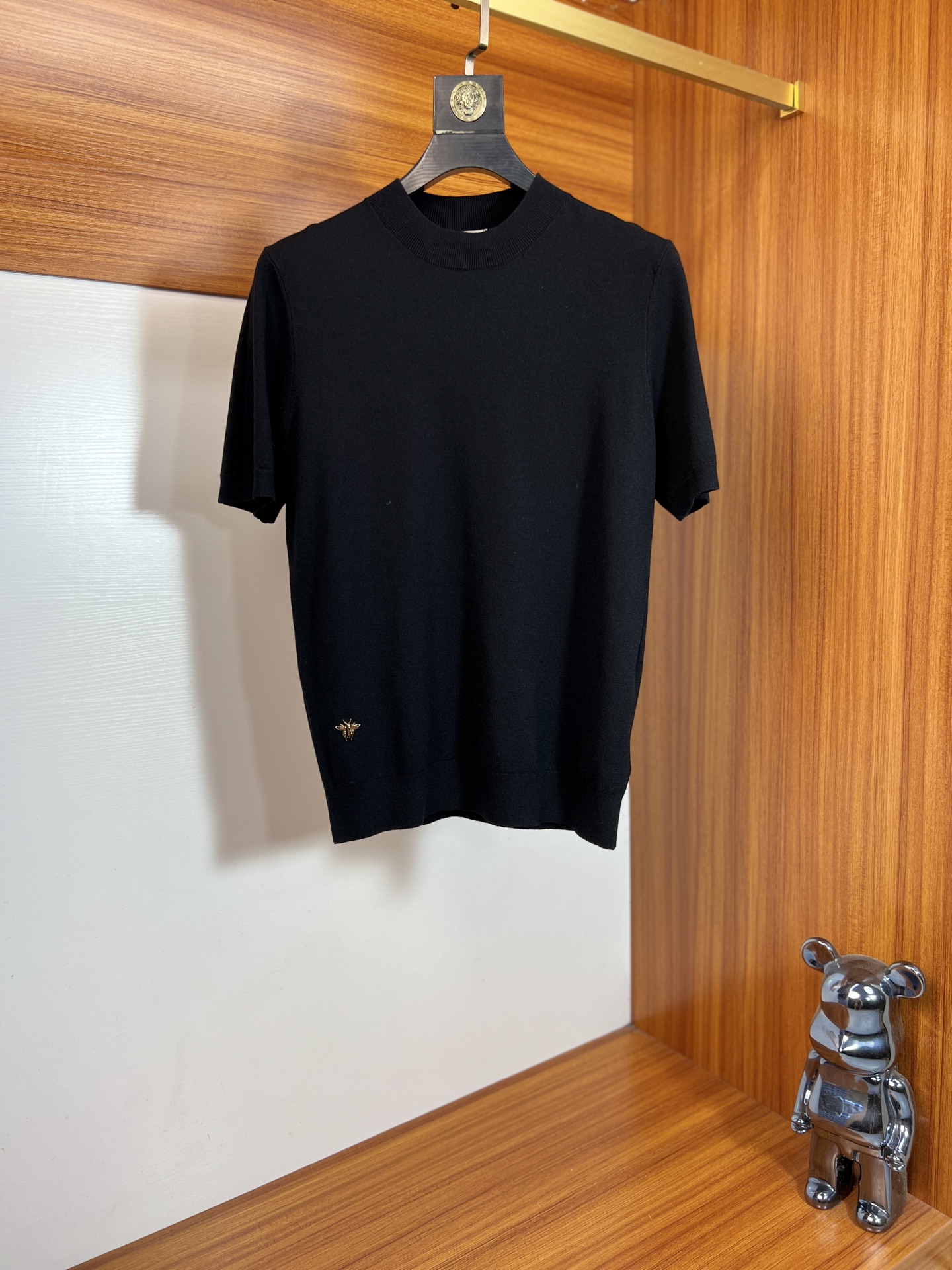 NO:906225,Dior/Dior 2026 spring and summer new products, complete with three labels, round neck sweater, short-sleeved T-shirt, old money style series, good products need not be introduced too much, look at the details, counter size M-XXXL / recommended L,, dior, dior, T-shirt, tees, t-shirt,19860909Dior/迪奥 2026年春夏新品上新 三标齐全 圆领针织衫短袖T恤 老钱风系列 好货不用过多介绍 看细节 专柜码数M-XXXL /建议L,,dior,dior,T-shirt,tees，t-shirt,,Men's clothing