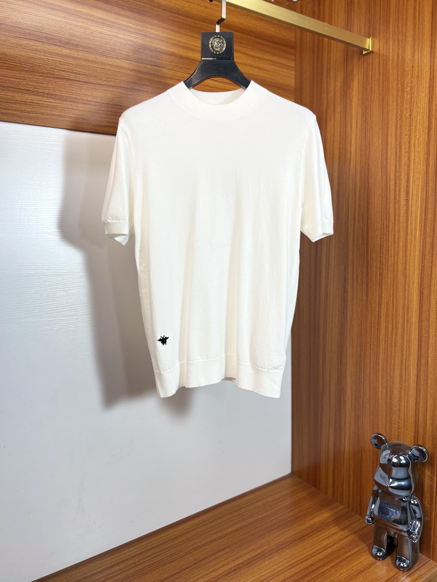 NO:937501,Dior/Dior 2026 spring and summer new products, complete with three labels, round neck sweater, short-sleeved T-shirt, old money style series, good products need not be introduced too much, look at the details, counter size M-XXXL / recommended L,, dior, dior, T-shirt, tees, t-shirt,19860909Dior/迪奥 2026年春夏新品上新 三标齐全 圆领针织衫短袖T恤 老钱风系列 好货不用过多介绍 看细节 专柜码数M-XXXL /建议L,,dior,dior,T-shirt,tees，t-shirt,,Men's clothing
