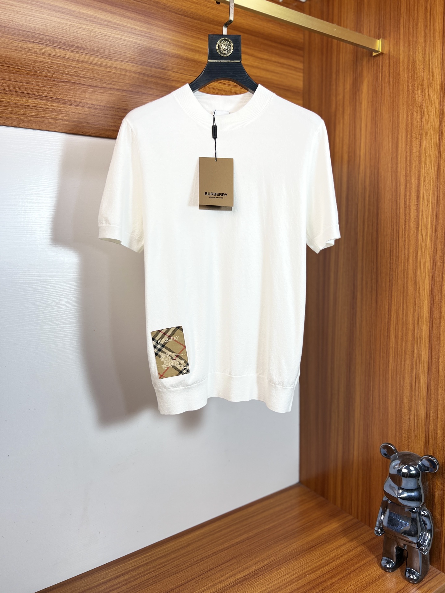 NO:937503,Burberry/Burberry 2026 spring and summer new products, complete with three labels, round neck sweater, short-sleeved T-shirt, old money style series, good products need no introduction, look at the details, counter size M-XXXL / recommended L,, burberry, burberry, T-shirt, tees, t-shirt,19860909Burberry/巴宝莉 2026年春夏新品上新 三标齐全 圆领针织衫短袖T恤 老钱风系列 好货不用过多介绍 看细节 专柜码数M-XXXL /建议L,,burberry,burberry,T-shirt,tees，t-shirt,,Men's clothing