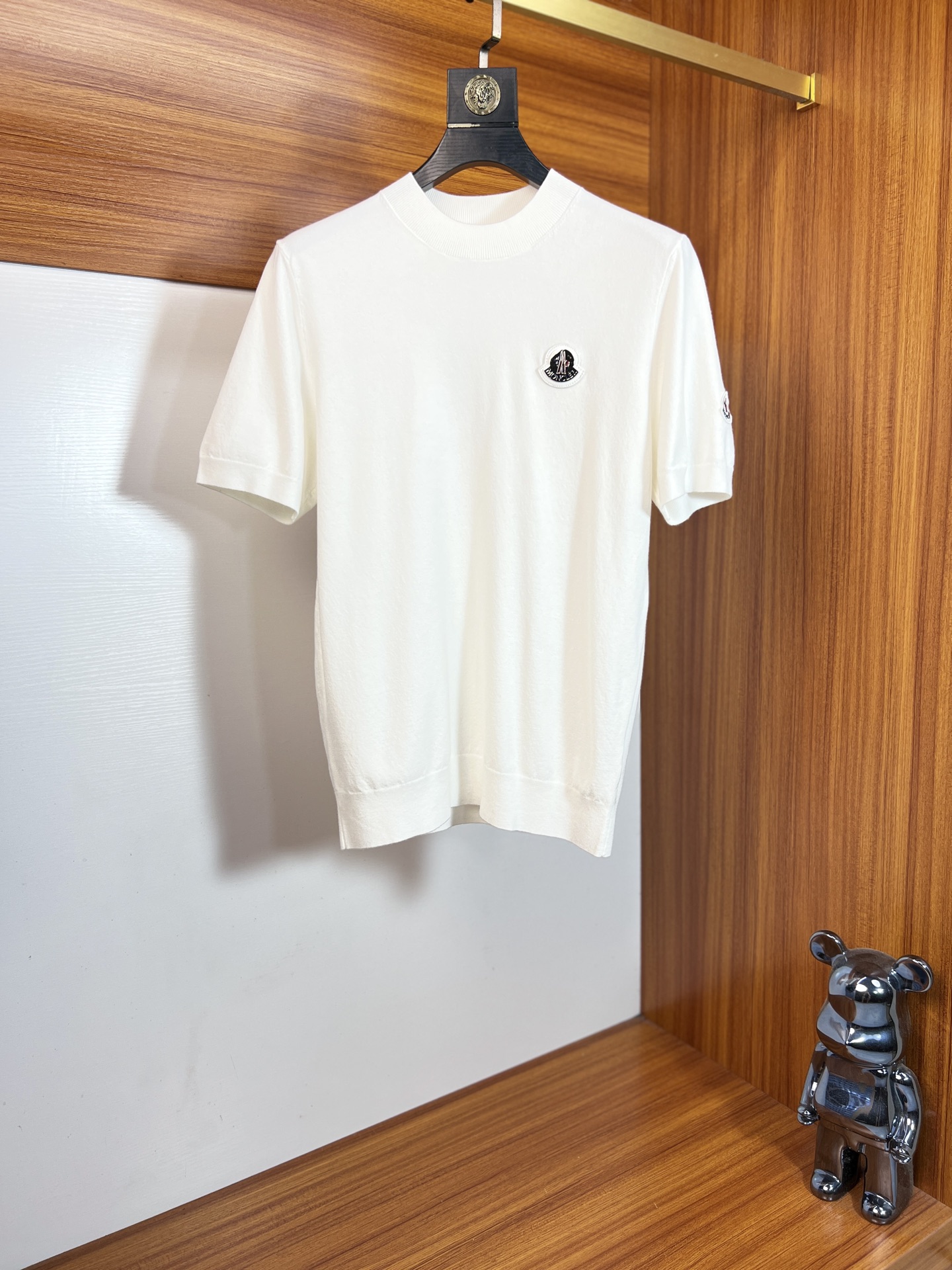 NO:937507,Moncler/Mongolian 2026 spring and summer new products, complete with three labels, round neck sweater, short-sleeved T-shirt, old money style series, good products need no introduction, look at the details, counter size M-XXXL / recommended L, Moncler, T-shirt, tees, t-shirt,19860909Moncler/蒙口 2026年春夏新品上新 三标齐全 圆领针织衫短袖T恤 老钱风系列 好货不用过多介绍 看细节 专柜码数M-XXXL /建议L,,Moncler,T-shirt,tees，t-shirt,,Men's clothing