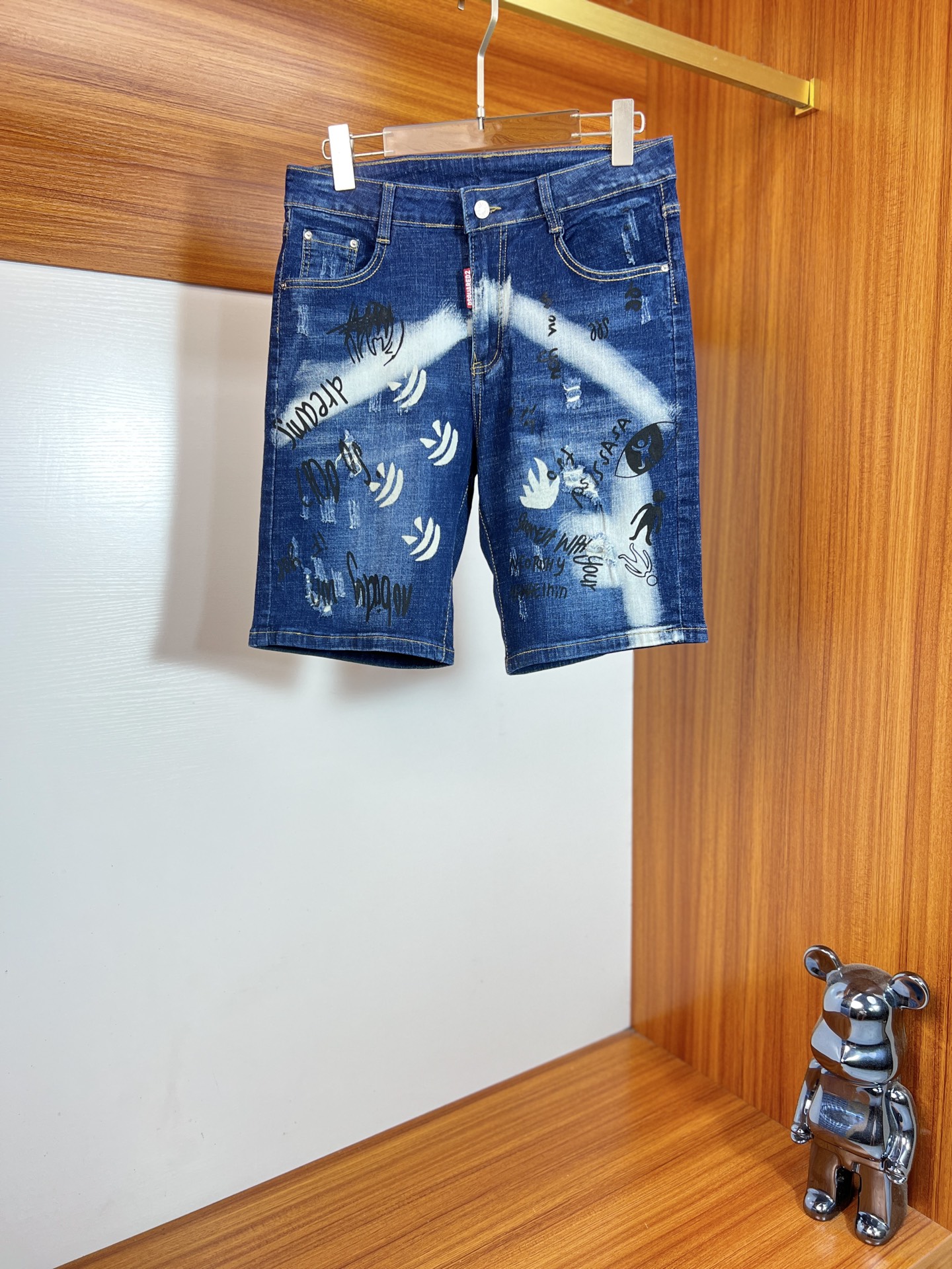 NO:843103,DQ2 2026 spring and summer new products, complete with three labels, jeans, good products, no need to introduce too much, look at the details, counter size 28-36 / upper body 32,,jeans,19860909DQ2 2026春夏新品 三标齐全 牛仔裤 好货不用过多介绍 看细节 专柜码数28-36 /上身32,,jeans,,Men's clothing