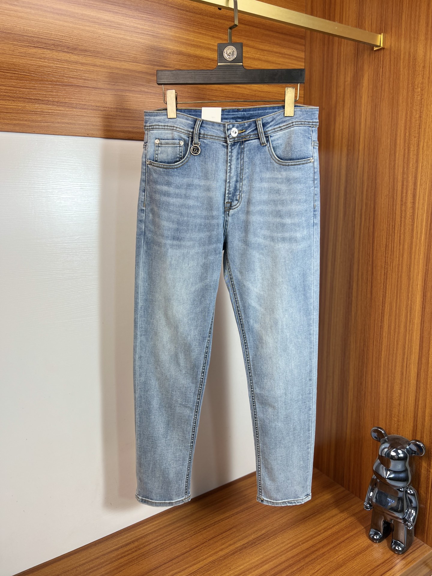 NO:937492,Gucci/Gucci 2026 spring and summer new products, complete with three labels, jeans, good products, no need to introduce too much, look at the details, counter size 29-38 / upper body size 32,, gucci, jeans,19860909Gucci/古奇 2026春夏新品 三标齐全 牛仔裤 好货不用过多介绍 看细节 专柜码数29-38 /上身32码,,gucci,jeans,,Men's clothing