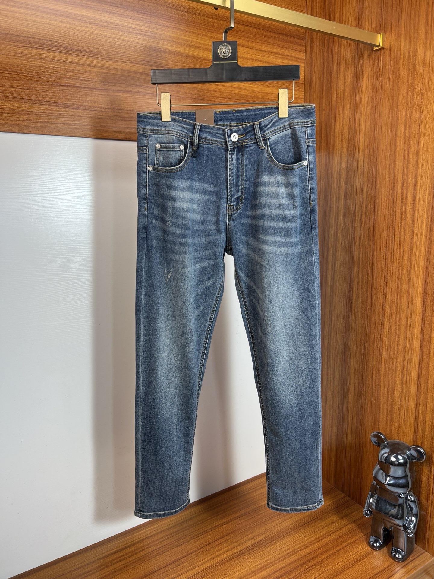 NO:937493,LV/Louis Vuitton 2026 spring and summer new products, complete with three labels, jeans, good products, no need to introduce too much, look at the details, counter size 29-38 / upper body size 32,, louis vuitton, louis vuitton, jeans,19860909LV/路易威登 2026春夏新品 三标齐全 牛仔裤 好货不用过多介绍 看细节 专柜码数29-38 /上身32码,,louis vuitton,louis vuitton,jeans,,Men's clothing
