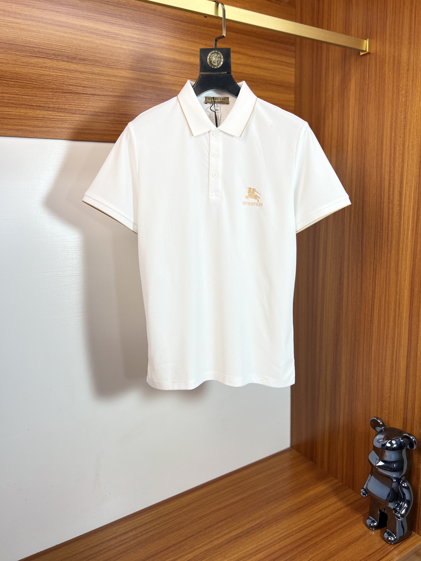 NO:857021,Burberry/Burberry 2026 spring and summer new products, complete with three labels, lapel short-sleeved polo shirt, good product, no need to introduce too much, look at the details, counter size M-XXXL,,burberry,burberry,T-shirt,19860909Burberry/巴宝莉 2026年春夏新品上新 三标齐全 翻领短袖polo衫 好货不用过多介绍 看细节 专柜码数M-XXXL,,burberry,burberry,T-shirt,,Men's clothing