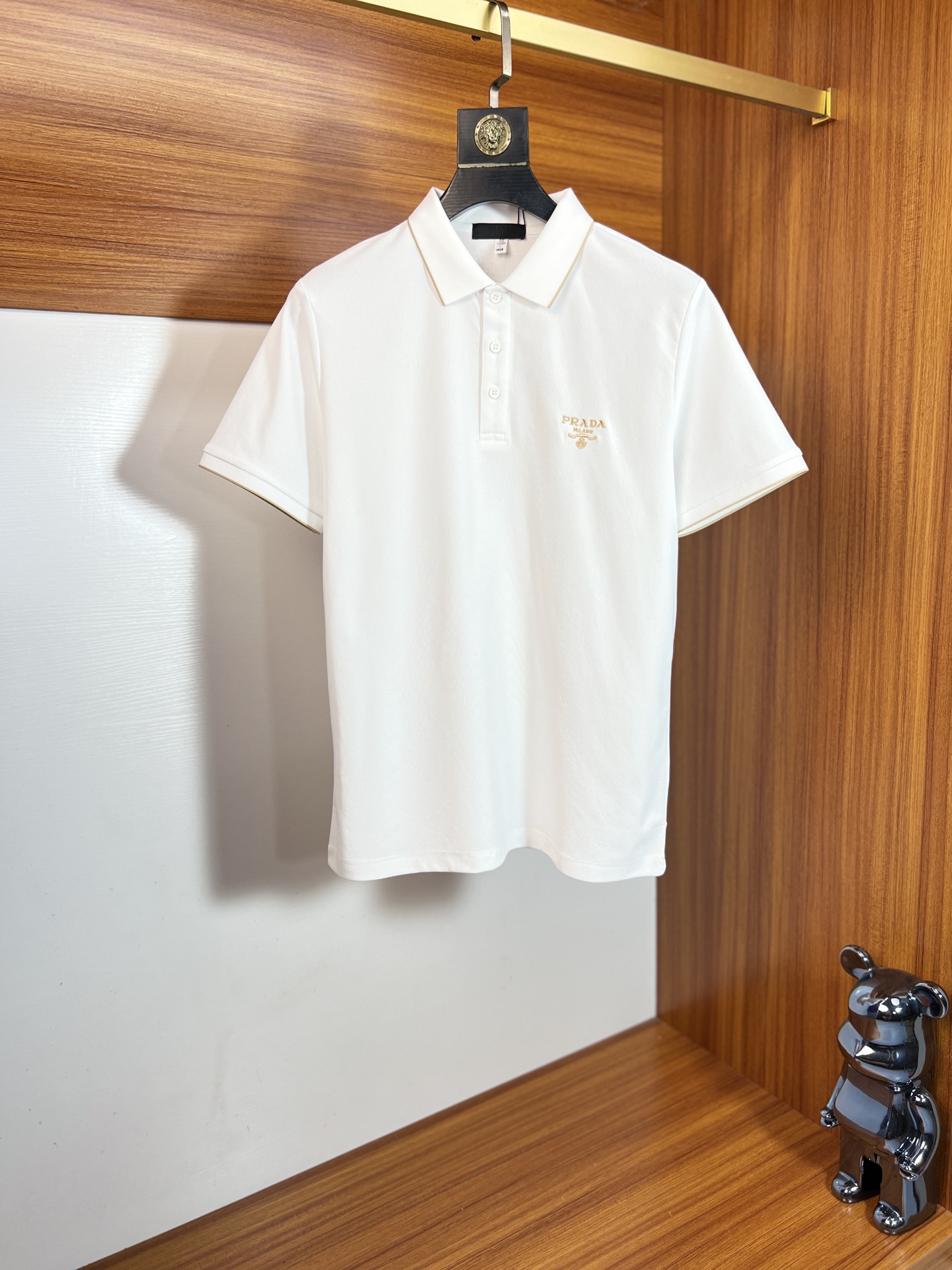 NO:857027,prada/Prada 2026 spring and summer new products, complete with three labels, lapel short-sleeved polo shirt, good product without too much introduction, look at the details, counter size M-XXXL,, prada, prada, T-shirt,19860909prada/普拉达 2026年春夏新品上新 三标齐全 翻领短袖polo衫 好货不用过多介绍 看细节 专柜码数M-XXXL,,prada,prada,T-shirt,,Men's clothing