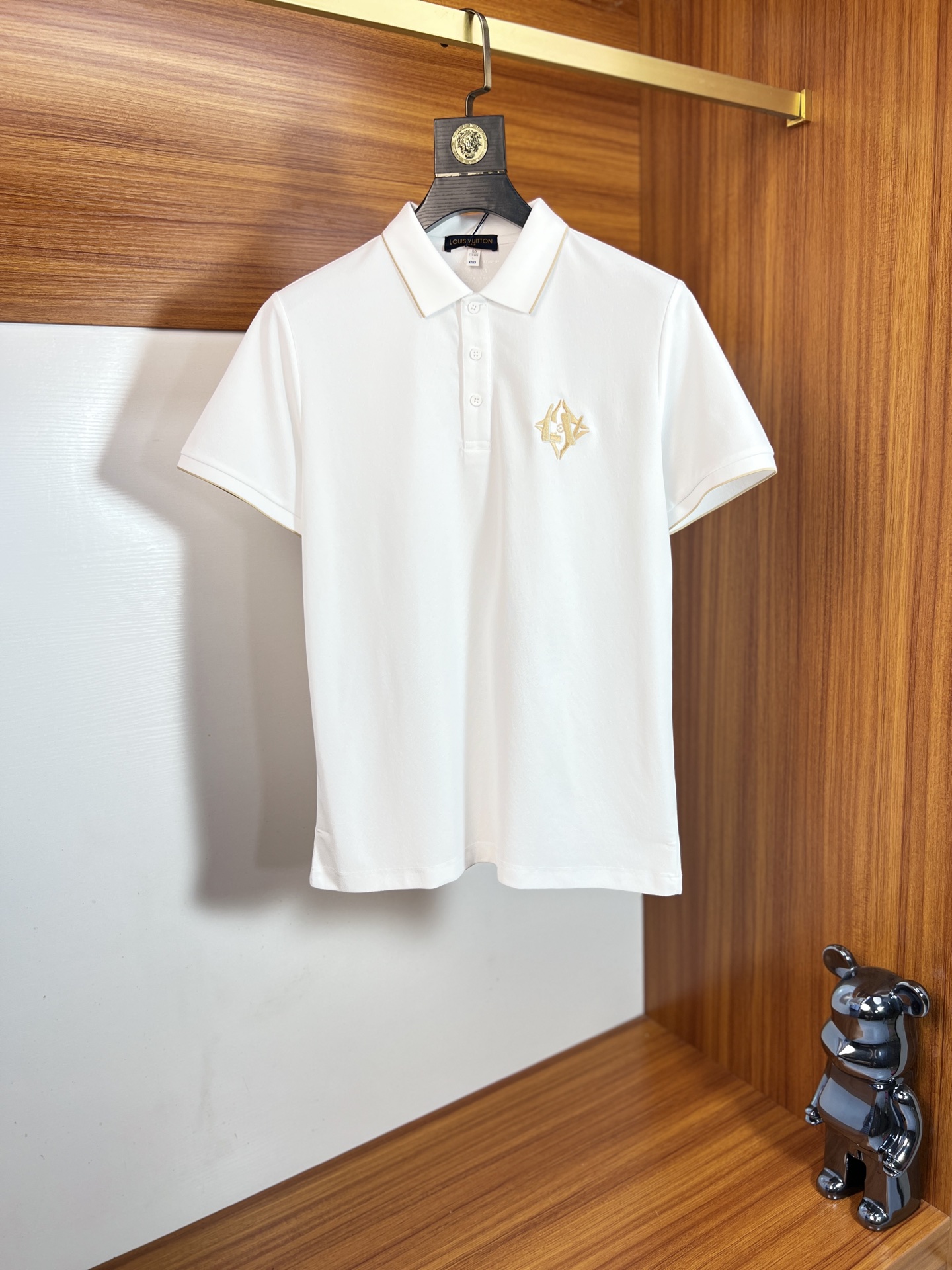 NO:867041,LV/Louis Vuitton 2026 spring and summer new products, complete with three labels, lapel short-sleeved polo shirt, good product, no need to introduce too much, look at the details, counter size M-XXXL,, louis vuitton, louis vuitton, T-shirt,19860909LV/路易威登 2026年春夏新品上新 三标齐全 翻领短袖polo衫 好货不用过多介绍 看细节 专柜码数M-XXXL,,louis vuitton,louis vuitton,T-shirt,,Men's clothing