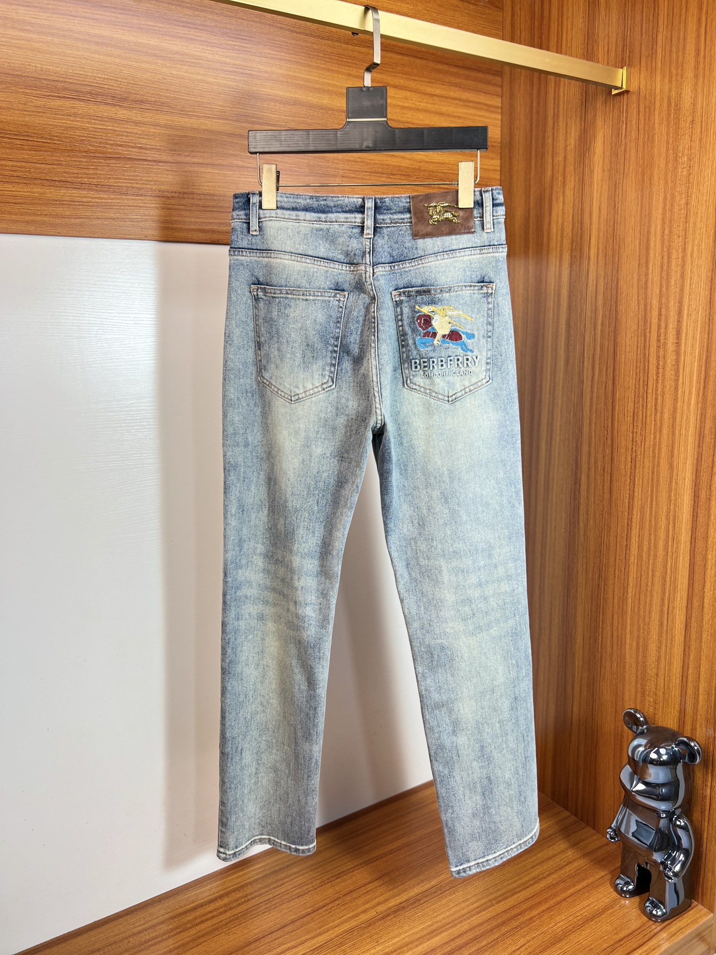 NO:867079,Burberry/Burberry 2026 spring and summer new products, complete with three labels, jeans, good products, no need to introduce too much, look at the details, counter size 29-38, no 35 37,,burberry,burberry,jeans,19860909Burberry/巴宝莉 2026年春夏新品上新 三标齐全 牛仔裤 好货不用过多介绍 看细节 专柜码数29-38 无35 37,,burberry,burberry,jeans,,Men's clothing