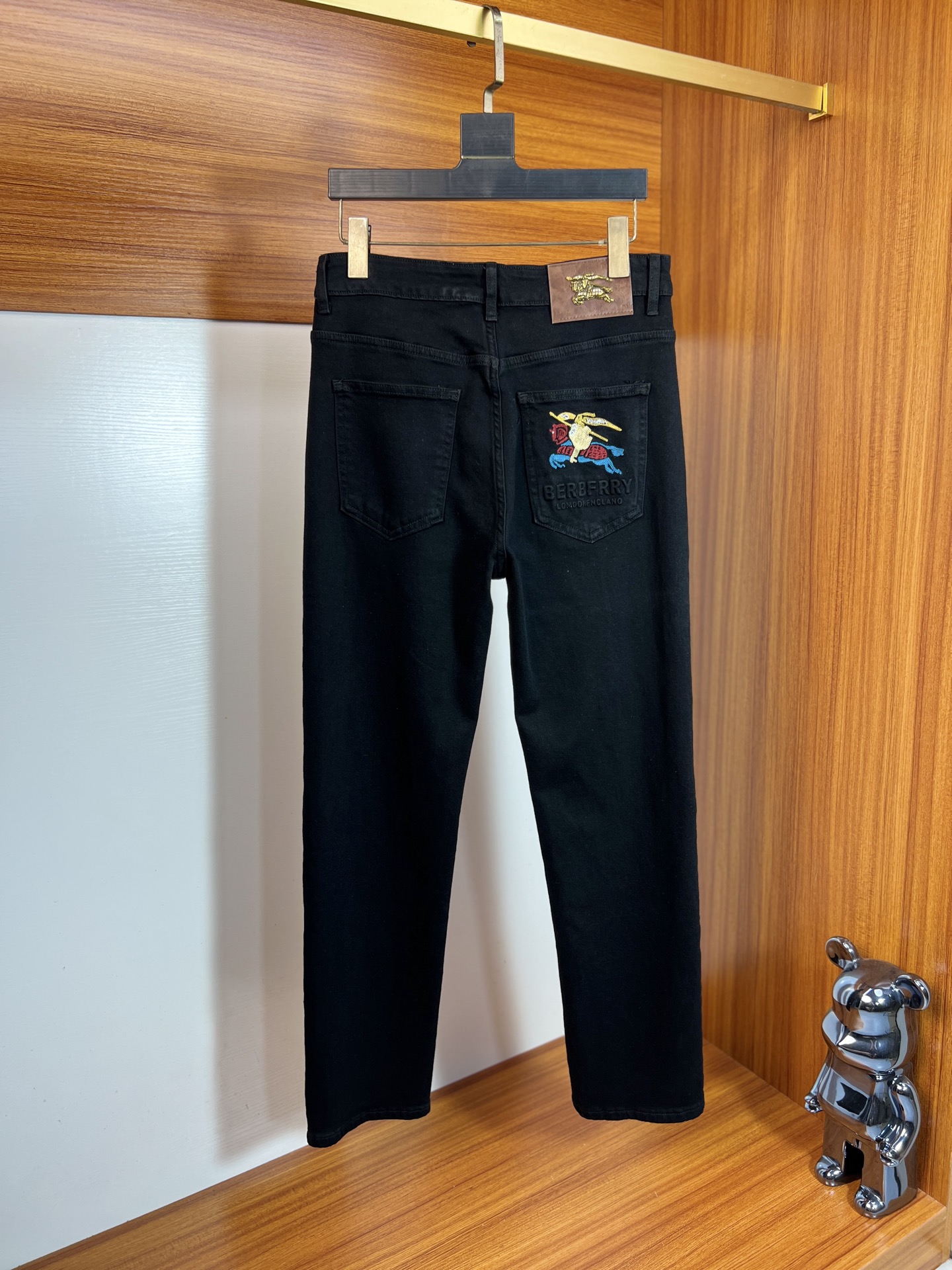 NO:867106,Burberry/Burberry 2026 spring and summer new products, complete with three labels, jeans, good products, no need to introduce too much, look at the details, counter size 29-38, no 35 37,,burberry,burberry,jeans,19860909Burberry/巴宝莉 2026年春夏新品上新 三标齐全 牛仔裤 好货不用过多介绍 看细节 专柜码数29-38 无35 37,,burberry,burberry,jeans,,Men's clothing