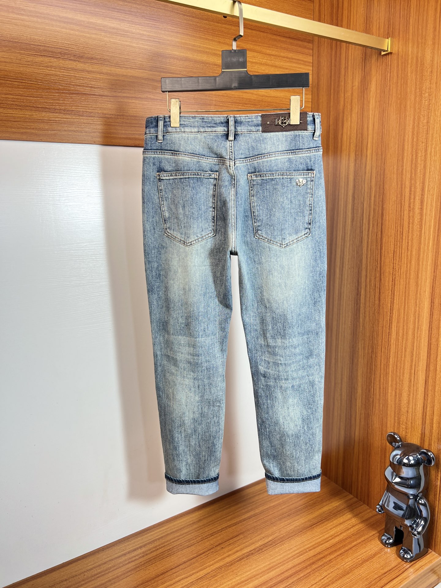 NO:867160,LP 1956 spring and summer new products, complete with three labels, jeans, good products, no need to introduce too much, look at the details, counter size 29-38, no 35 37,,loro piana,jeans,19860909LP 1956年春夏新品上新 三标齐全 牛仔裤 好货不用过多介绍 看细节 专柜码数29-38 无35 37,,loro piana,jeans,,Men's clothing