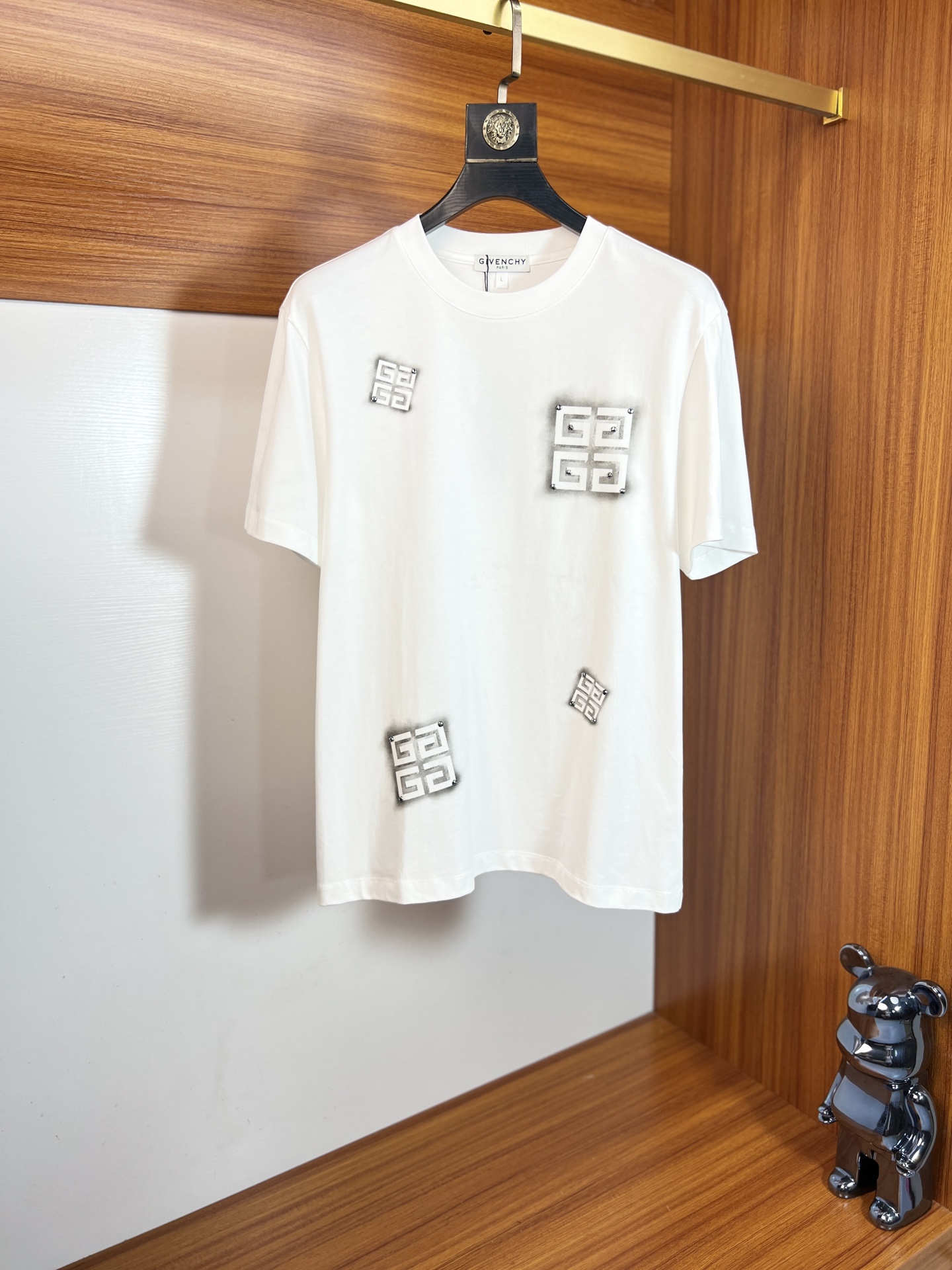NO:912923,give/Givenchy 2026 spring and summer new products, complete with three standards, pure cotton round neck short-sleeved T-shirt, good product does not need to be introduced too much, look at the details, counter size M-XXXL / recommended L,,givenchy,givenchy,T-shirt,tees,t-shirt,19860909give/纪梵希 2026年春夏新品上新 三标齐全 纯棉圆领短袖T恤 好货不用过多介绍 看细节 专柜码数M-XXXL /建议L,,givenchy,givenchy,T-shirt,tees，t-shirt,,Men's clothing