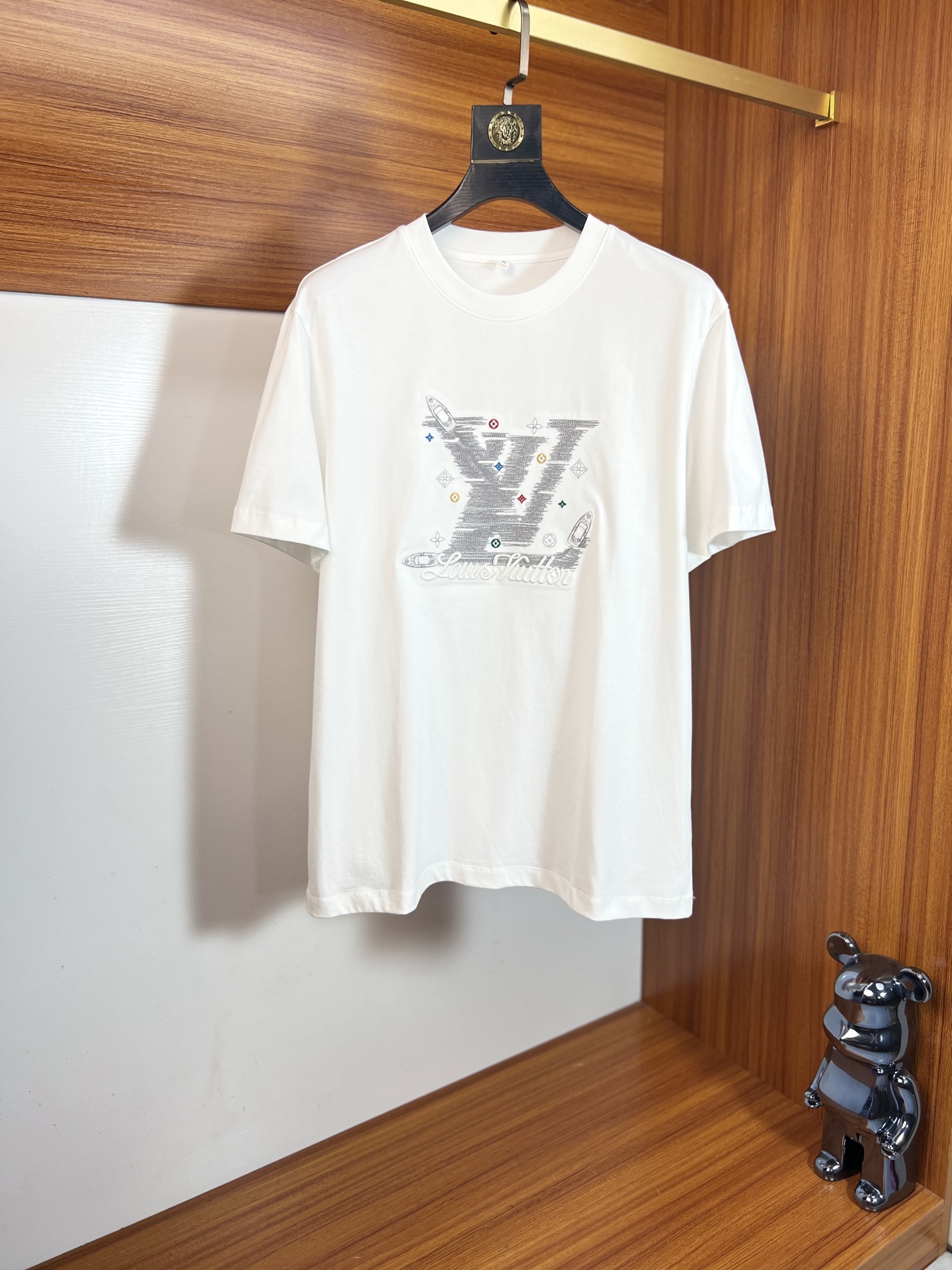 NO:912912,LV/Louis Vuitton 2026 spring and summer new products, complete with three labels, pure cotton round neck short-sleeved T-shirt, good product without too much introduction, look at the details, counter size M-XXXL / recommended L,, louis vuitton, louis vuitton, T-shirt, tees, t-shirt,19860909LV/路易威登 2026年春夏新品上新 三标齐全 纯棉圆领短袖T恤 好货不用过多介绍 看细节 专柜码数M-XXXL /建议L,,louis vuitton,louis vuitton,T-shirt,tees，t-shirt,,Men's clothing