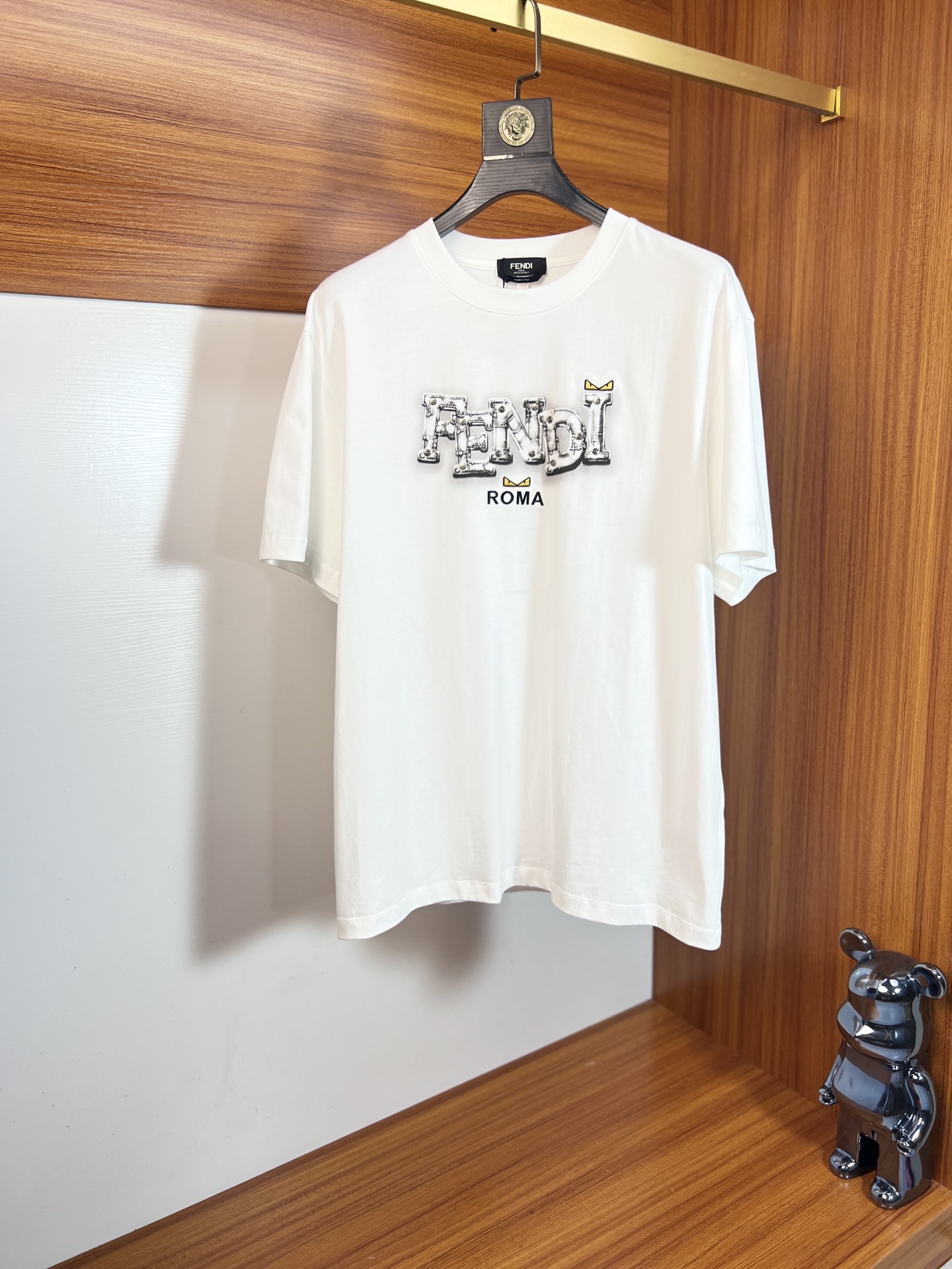 NO:912918,Fendi/Fendi 2026 spring and summer new products, complete with three labels, pure cotton round neck short-sleeved T-shirt, good product without too much introduction, look at the details, counter size M-XXXL / recommended L,, fendi, fendi, T-shirt, tees, t-shirt,19860909Fendi/芬迪 2026年春夏新品上新 三标齐全 纯棉圆领短袖T恤 好货不用过多介绍 看细节 专柜码数M-XXXL /建议L,,fendi,fendi,T-shirt,tees，t-shirt,,Men's clothing
