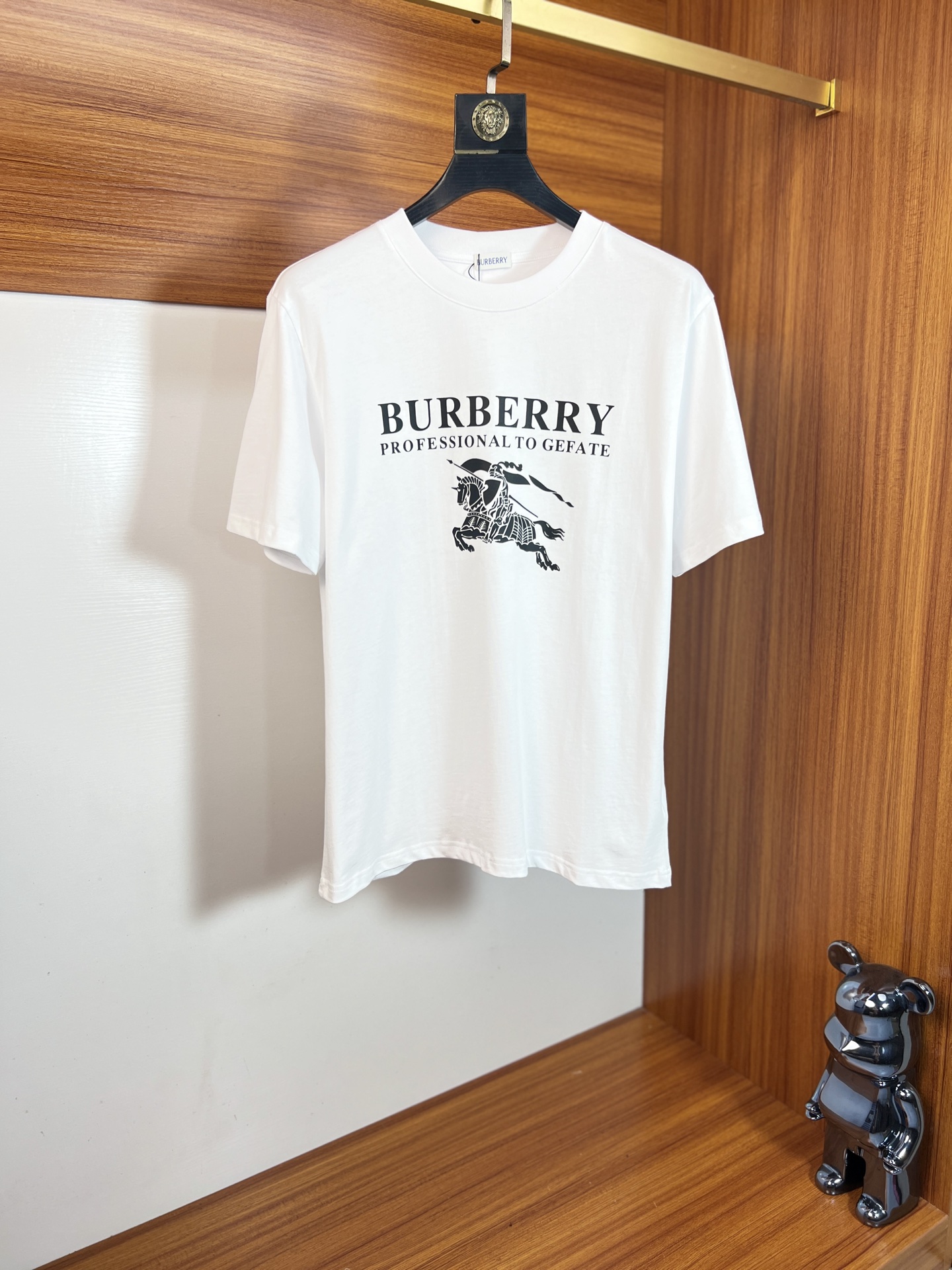 NO:912924,Burberry/Burberry 2026 spring and summer new products, complete with three labels, pure cotton short-sleeved T-shirt, good product does not need to be introduced too much, look at the details, counter size S-XXL / recommended M,, burberry, burberry, T-shirt, tees, t-shirt,19860909Burberry/巴宝莉 2026春夏新品 三标齐全 纯棉短袖T恤 好货不用过多介绍 看细节 专柜码数S-XXL /建议M,,burberry,burberry,T-shirt,tees，t-shirt,,Men's clothing