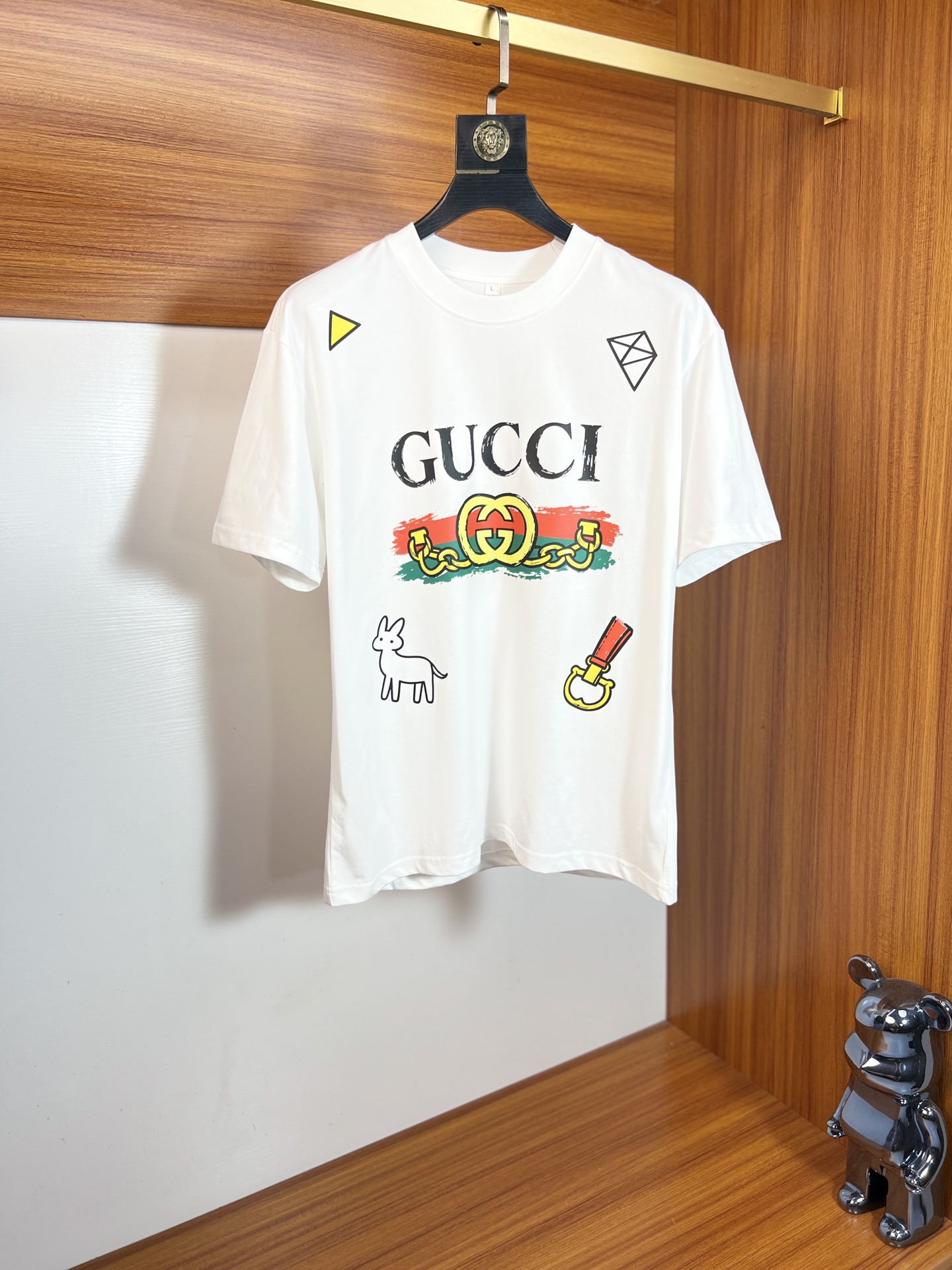 NO:912978,Gucci/Gucci 2026 spring and summer new products, complete with three labels, pure cotton round neck short-sleeved T-shirt, good product without too much introduction, look at the details, counter size M-XXXL 175/recommended L,, gucci, T-shirt, tees, t-shirt,19860909Gucci/古奇 2026年春夏新品上新 三标齐全 纯棉圆领短袖T恤 好货不用过多介绍 看细节 专柜码数M-XXXL 175/建议L,,gucci,T-shirt,tees，t-shirt,,Men's clothing