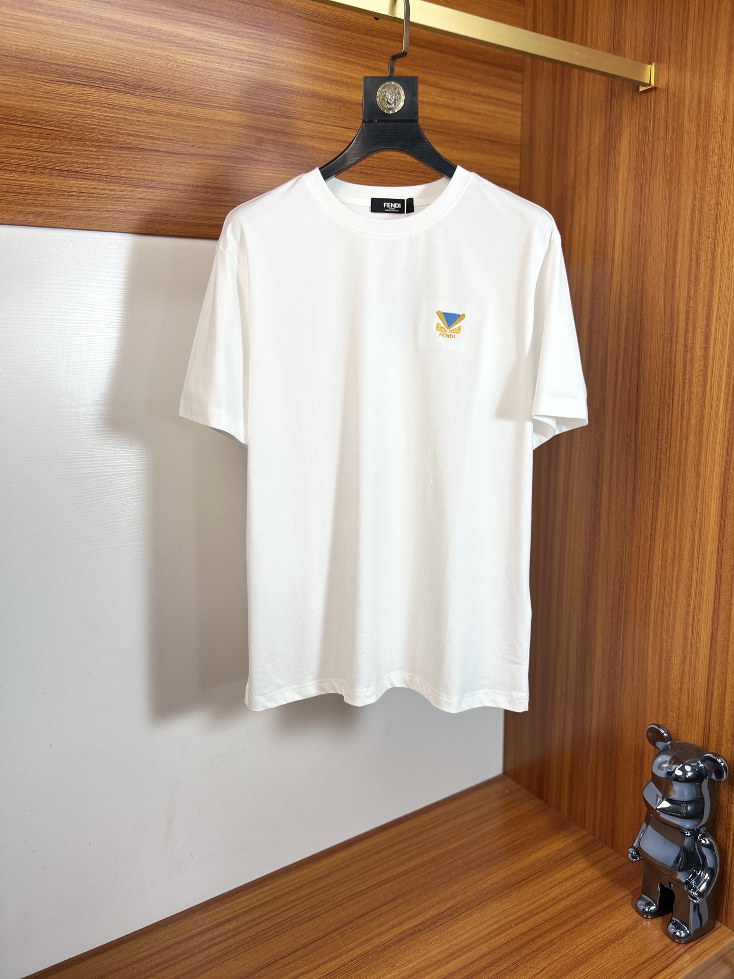 NO:912965,Fendi/Fendi 2026 spring and summer new products, complete with three labels, pure cotton round neck short-sleeved T-shirt, good product without too much introduction, look at the details, counter size M-XXXL 175/140, recommended L,, fendi, fendi, T-shirt, tees, t-shirt,19860909Fendi/芬迪 2026年春夏新品上新 三标齐全 纯棉圆领短袖T恤 好货不用过多介绍 看细节 专柜码数M-XXXL 175/140建议L,,fendi,fendi,T-shirt,tees，t-shirt,,Men's clothing