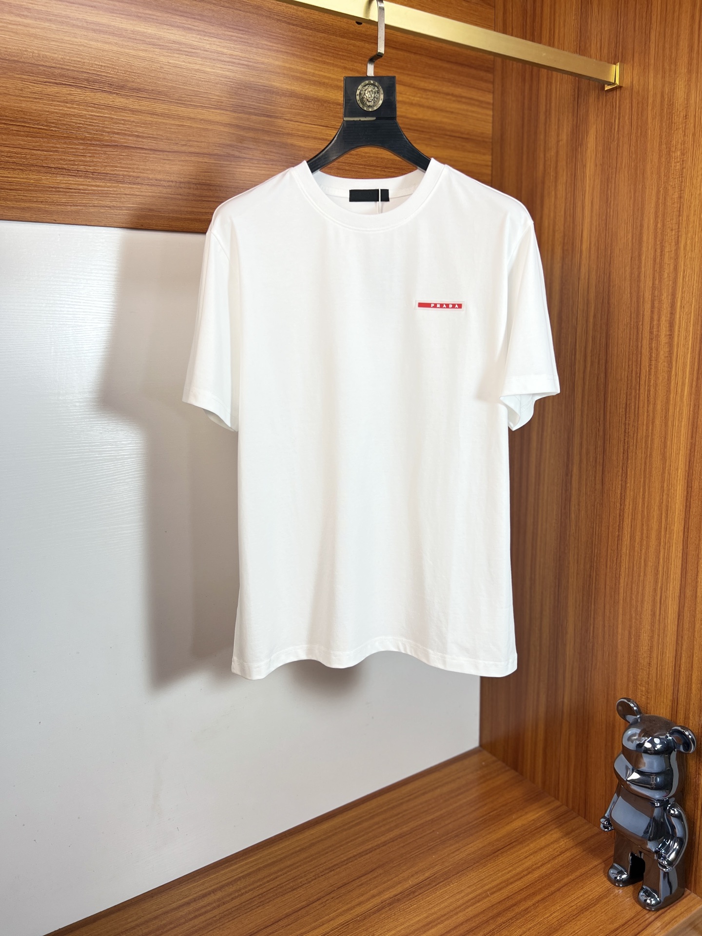 NO:912968,prada/Prada 2026 spring and summer new products, complete with three labels, pure cotton round neck short-sleeved T-shirt, good product without too much introduction, look at the details, counter size M-XXXL 175/140, recommended L,, prada, prada, T-shirt, tees, t-shirt,19860909prada/普拉达 2026年春夏新品上新 三标齐全 纯棉圆领短袖T恤 好货不用过多介绍 看细节 专柜码数M-XXXL 175/140建议L,,prada,prada,T-shirt,tees，t-shirt,,Men's clothing