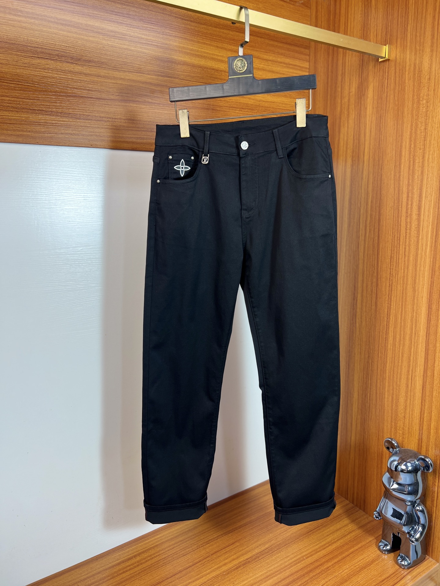 NO:917564,LV/Louis Vuitton 2026 spring and summer new products, complete with three labels, jeans, good products, no need to introduce too much, look at the details, the counter size is 29-38/140, upper body size 32,, louis vuitton, louis vuitton, jeans,19860909LV/路易威登 2026春夏新品 三标齐全 牛仔裤 好货不用过多介绍 看细节 专柜码数29-38 /140上身32码,,louis vuitton,louis vuitton,jeans,,Men's clothing
