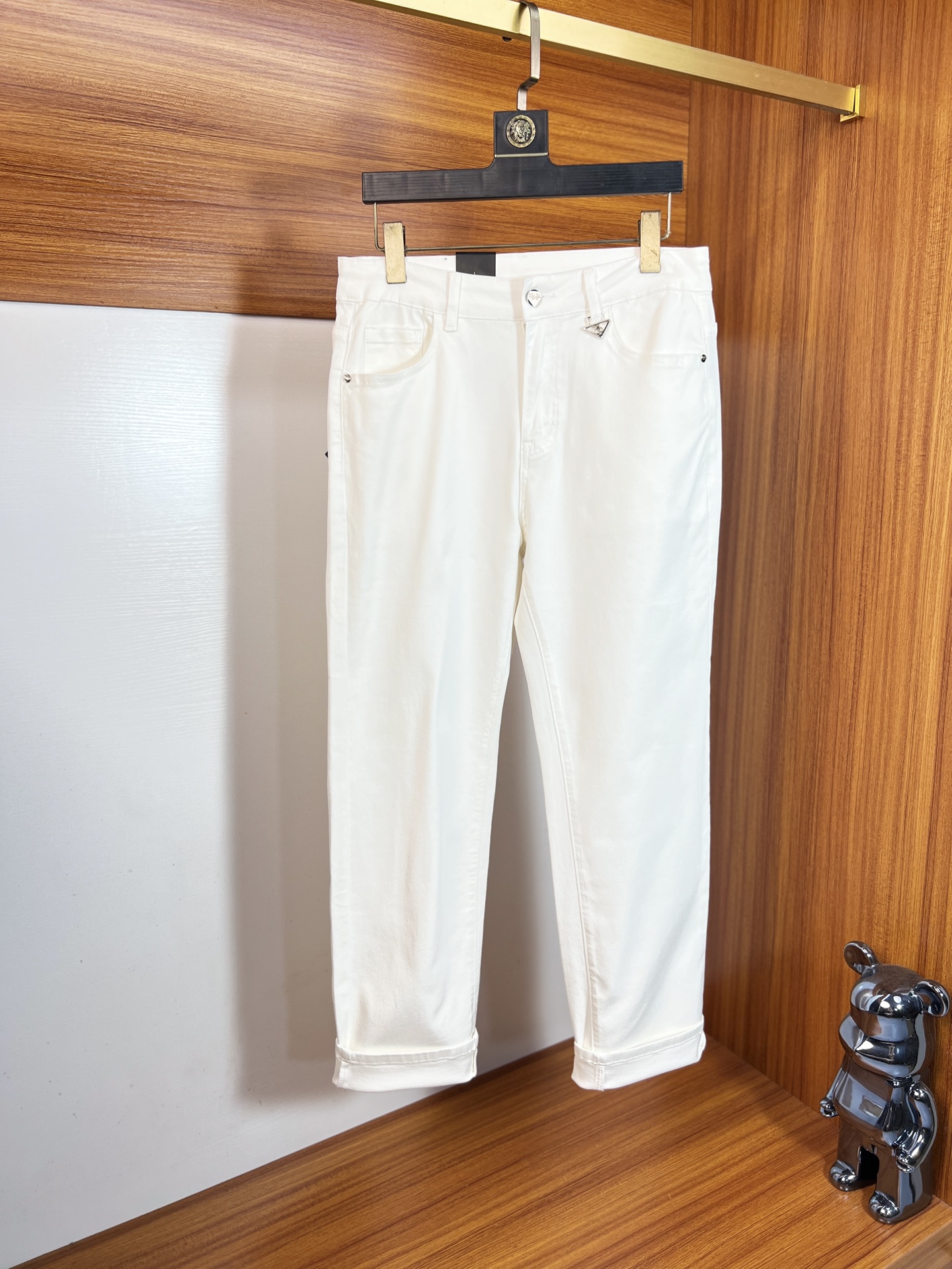 NO:917565,prada/Prada 2026 spring and summer new products, complete with three labels, jeans, good products, no need to introduce too much, look at the details, counter size 29-38/140, upper body size 32, prada, prada, jeans,19860909prada/普拉达 2026春夏新品 三标齐全 牛仔裤 好货不用过多介绍 看细节 专柜码数29-38 /140上身32码,,prada,prada,jeans,,Men's clothing