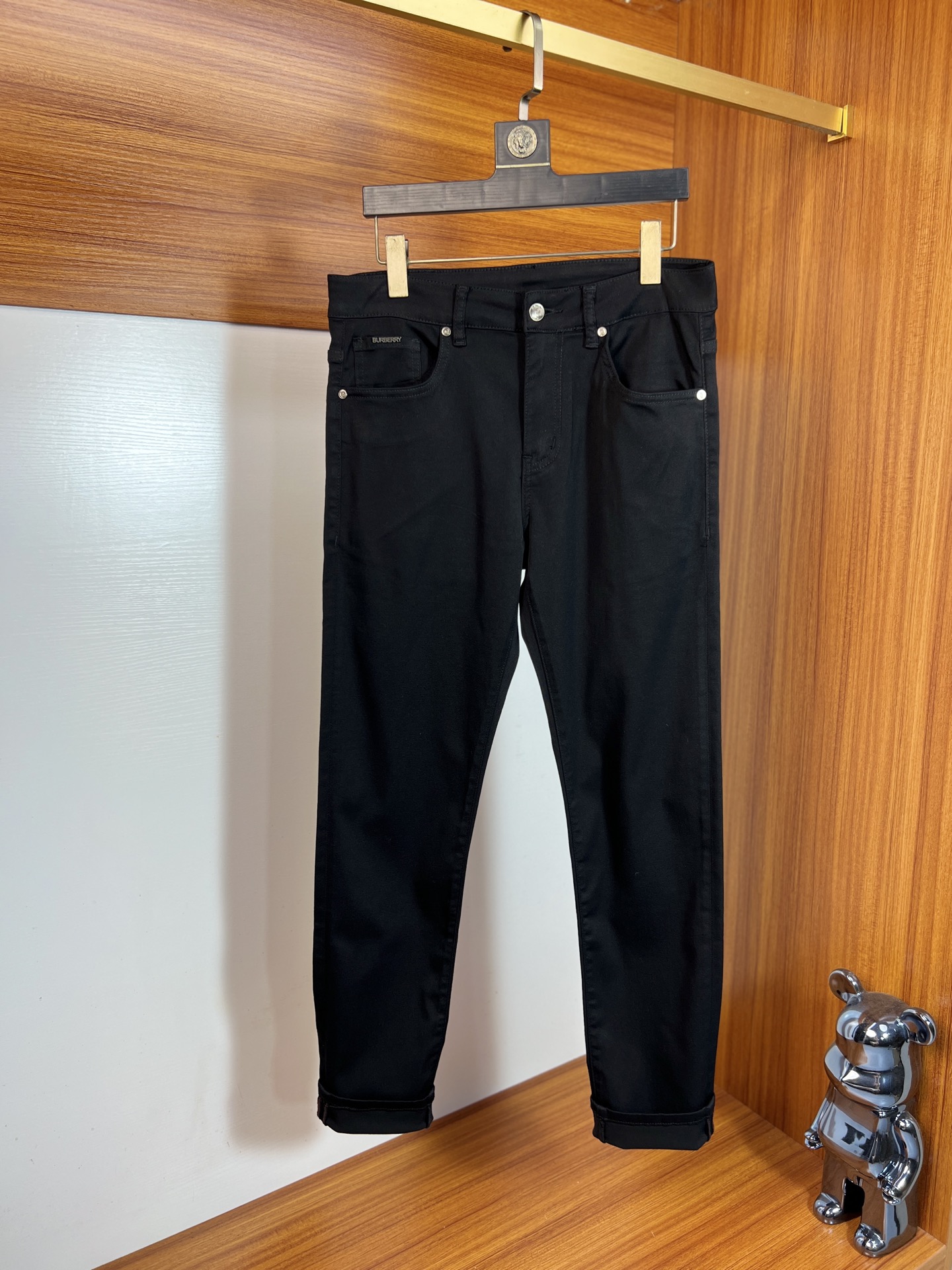 NO:917568,Burberry/Burberry 2026 spring and summer new products, complete with three labels, jeans, good products, no need to introduce too much, look at the details, counter size 29-38/140 upper body size 32,,burberry,burberry,jeans,19860909Burberry/巴宝莉 2026春夏新品 三标齐全 牛仔裤 好货不用过多介绍 看细节 专柜码数29-38 /140上身32码,,burberry,burberry,jeans,,Men's clothing