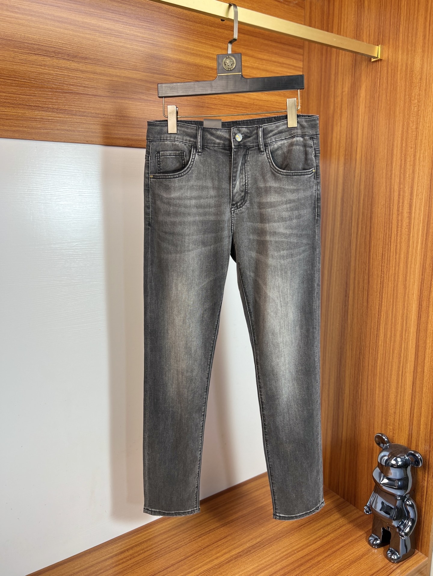 NO:917577,Fendi/Fendi 2026 spring and summer new products, complete with three labels, jeans, good products, no need to introduce too much, look at the details, counter size 29-38/140 upper body size 32,,fendi,fendi,jeans,19860909Fendi/芬迪 2026春夏新品 三标齐全 牛仔裤 好货不用过多介绍 看细节 专柜码数29-38 /140上身32码,,fendi,fendi,jeans,,Men's clothing