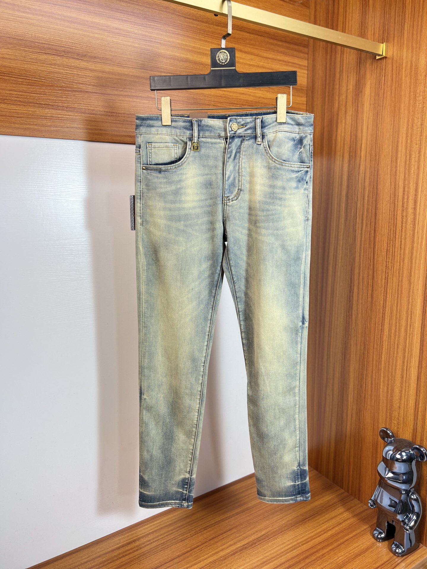 NO:917583,LV/Louis Vuitton 2026 spring and summer new products, complete with three labels, jeans, good products, no need to introduce too much, look at the details, the counter size is 29-38/140, upper body size 32,, louis vuitton, louis vuitton, jeans,19860909LV/路易威登 2026春夏新品 三标齐全 牛仔裤 好货不用过多介绍 看细节 专柜码数29-38 /140上身32码,,louis vuitton,louis vuitton,jeans,,Men's clothing